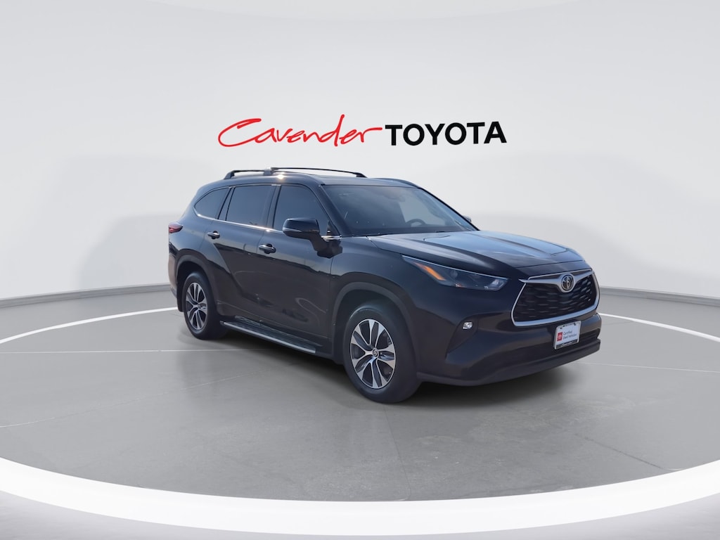 2024 Toyota Highlander XLE photo 2
