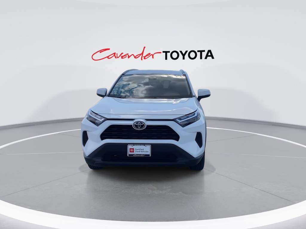 2025 Toyota RAV4 XLE photo 3