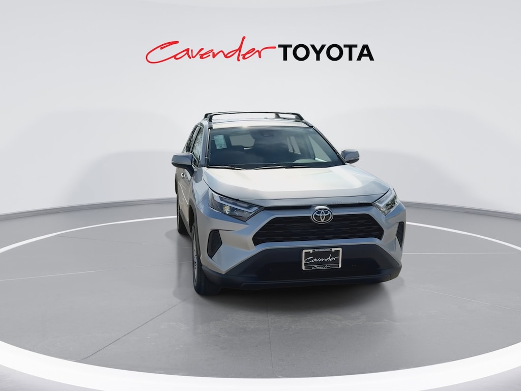 2025 Toyota RAV4 XLE photo 3