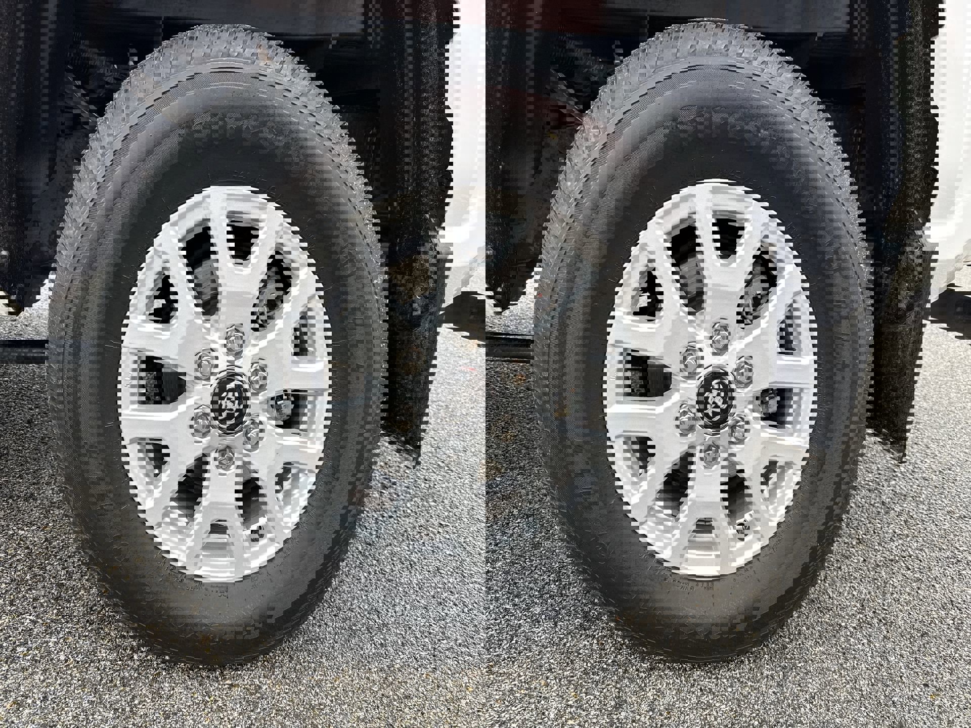 2024 Toyota Tacoma SR5 - Photo 18