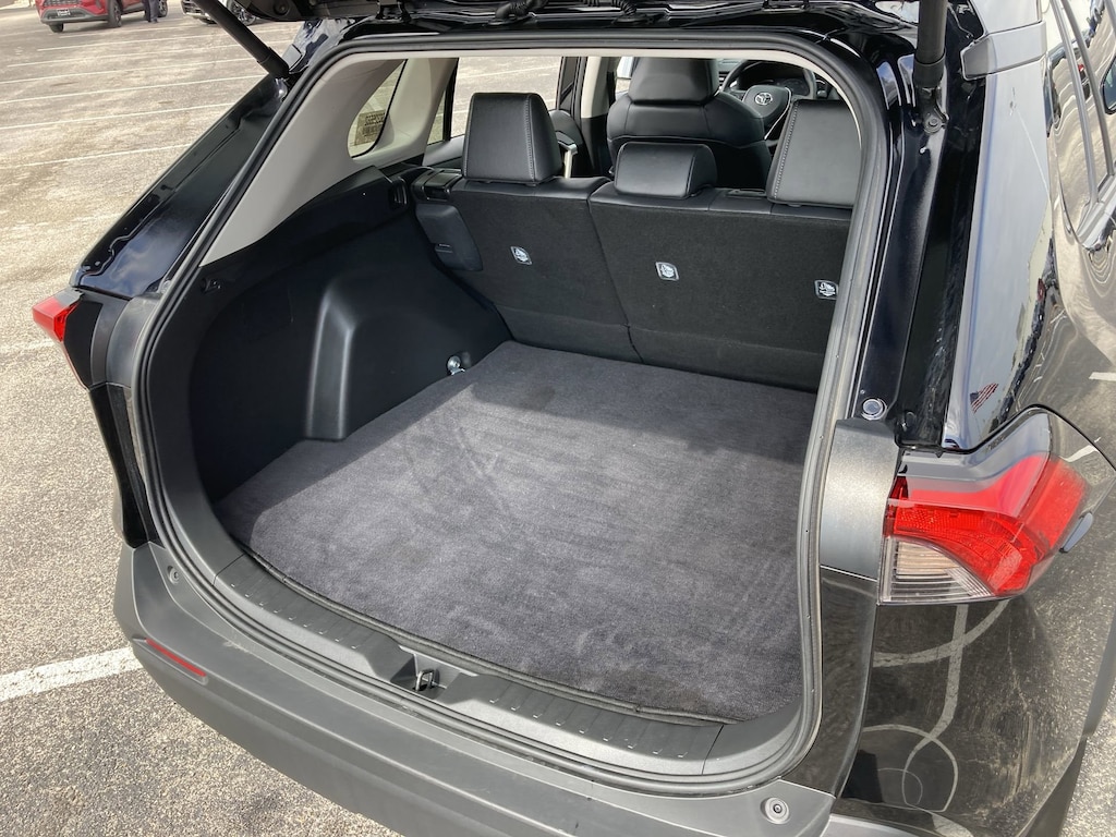 2025 Toyota RAV4 XLE Premium photo 18