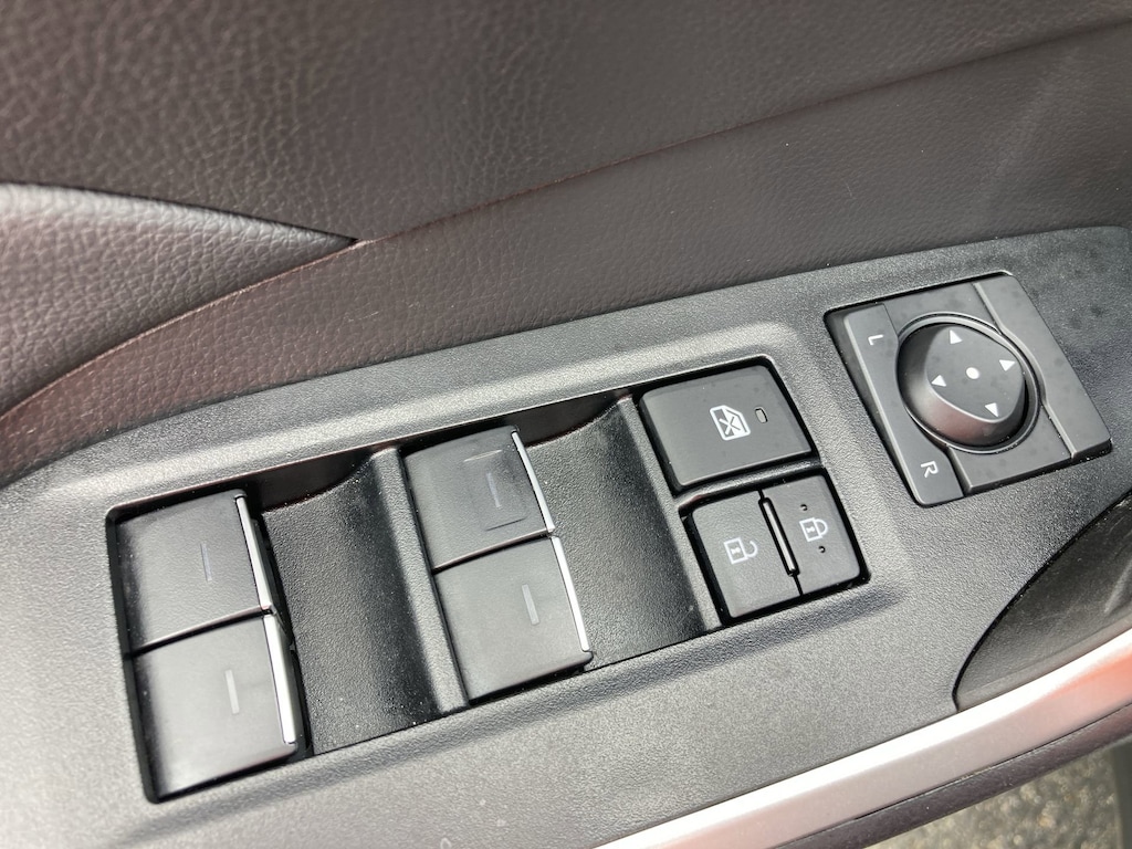 2025 Toyota RAV4 XLE Premium photo 12