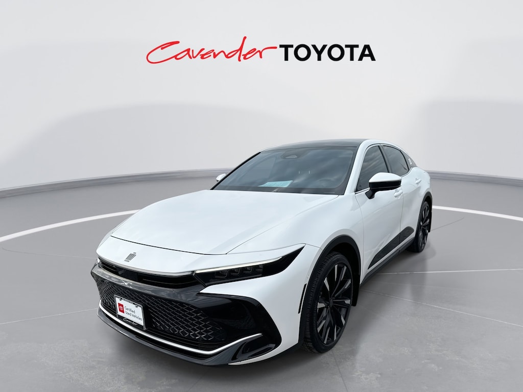 2025 Toyota Crown Platinum photo 2