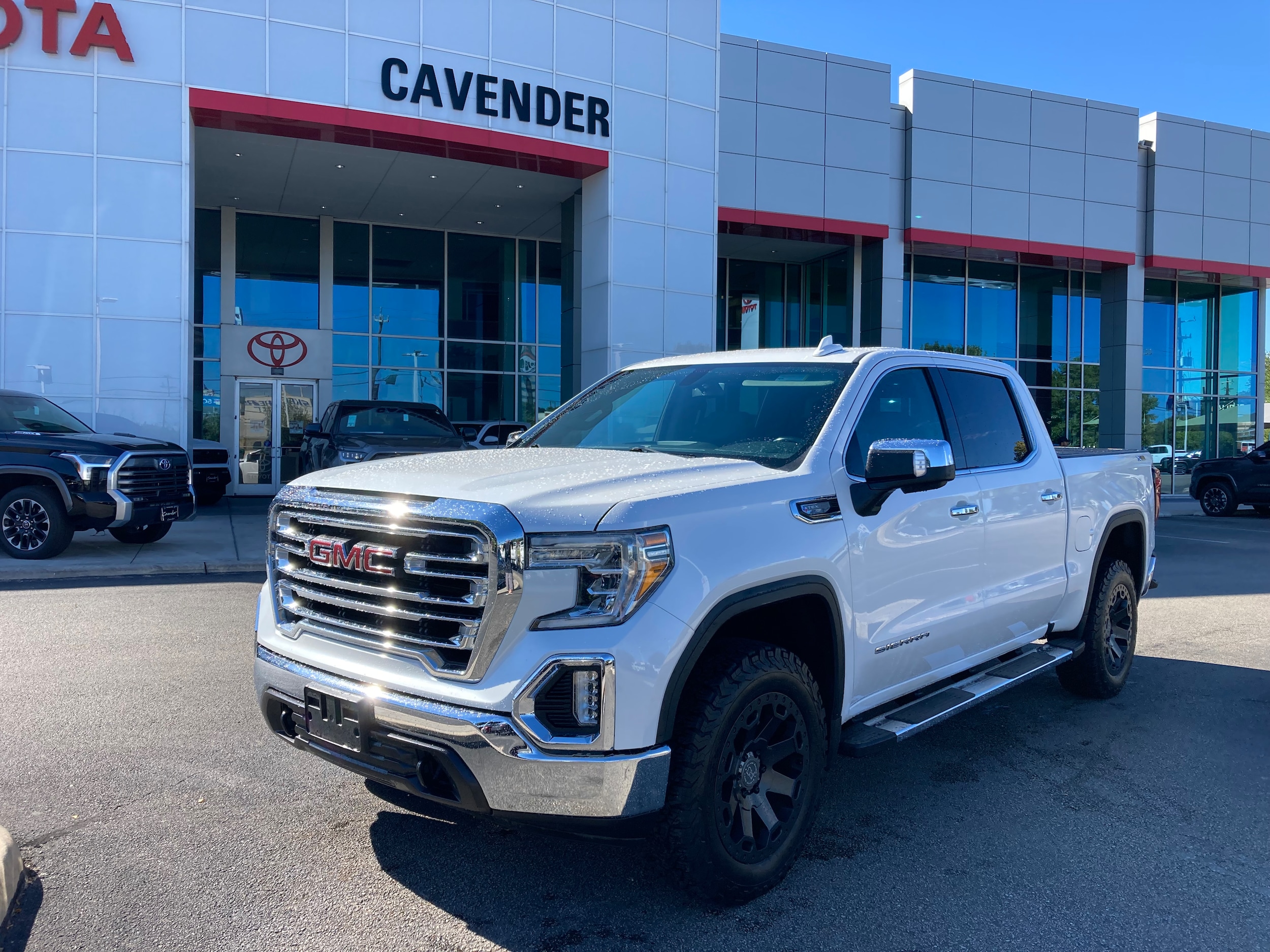 Used 2020 GMC Sierra 1500 SLT with VIN 3GTU9DED6LG323799 for sale in San Antonio, TX