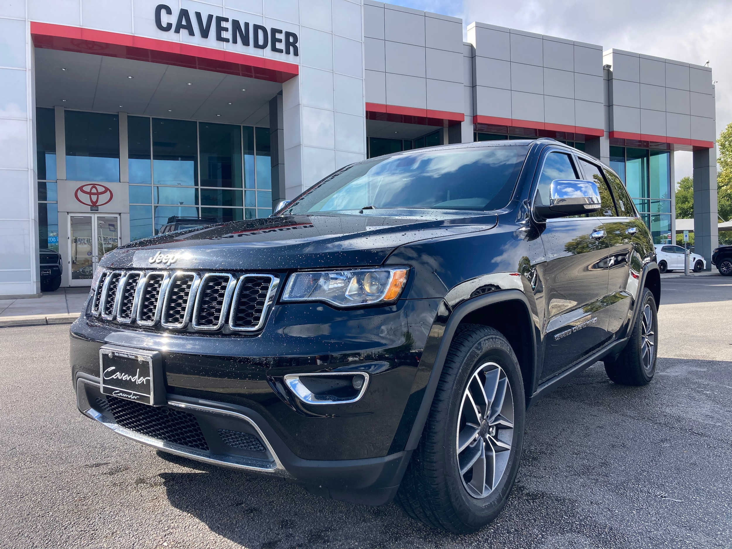 Used 2022 Jeep Grand Cherokee WK Limited with VIN 1C4RJFBG9NC163298 for sale in San Antonio, TX