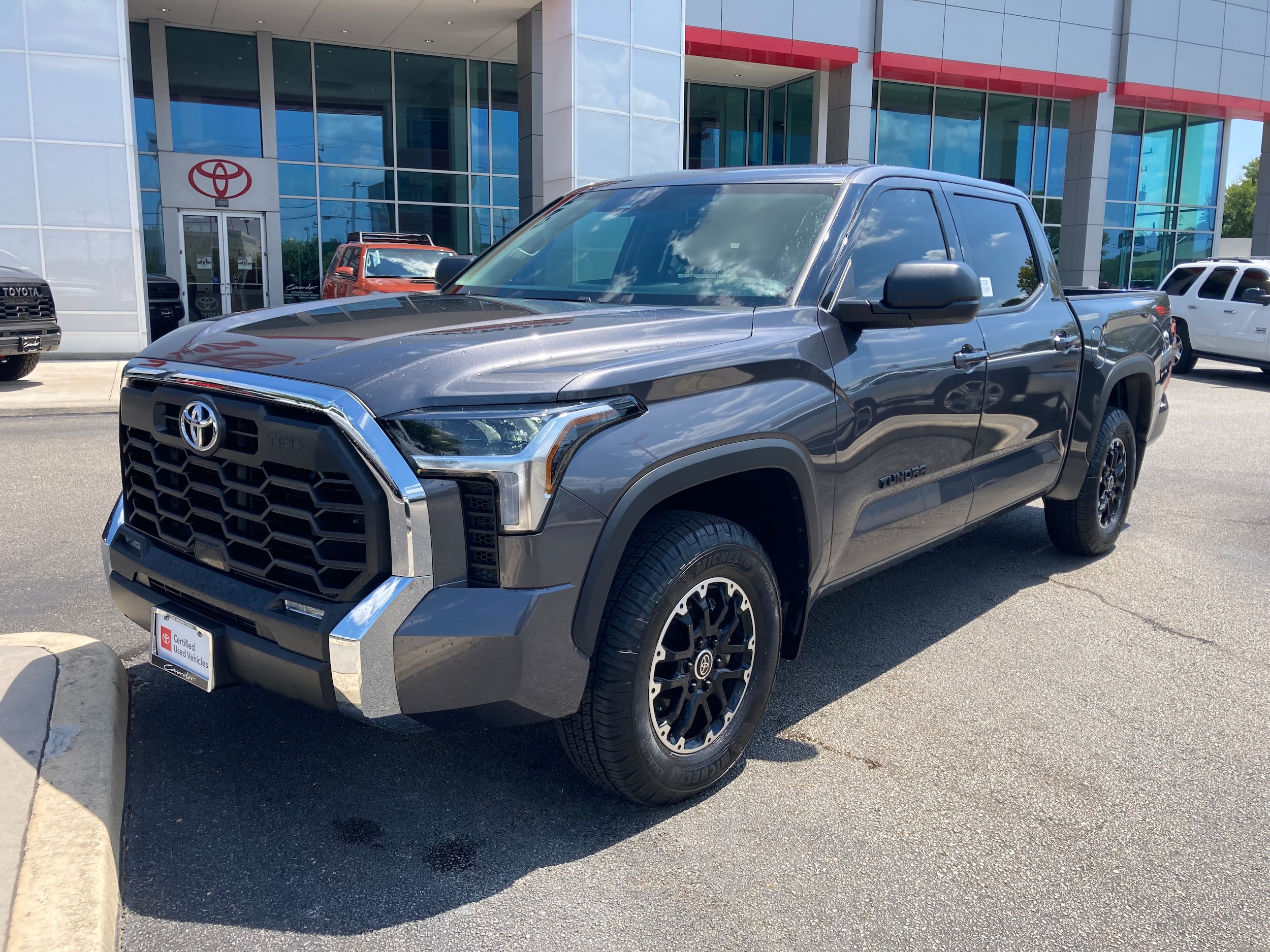 Used 2022 Toyota Tundra SR5 with VIN 5TFLA5DB8NX003844 for sale in San Antonio, TX