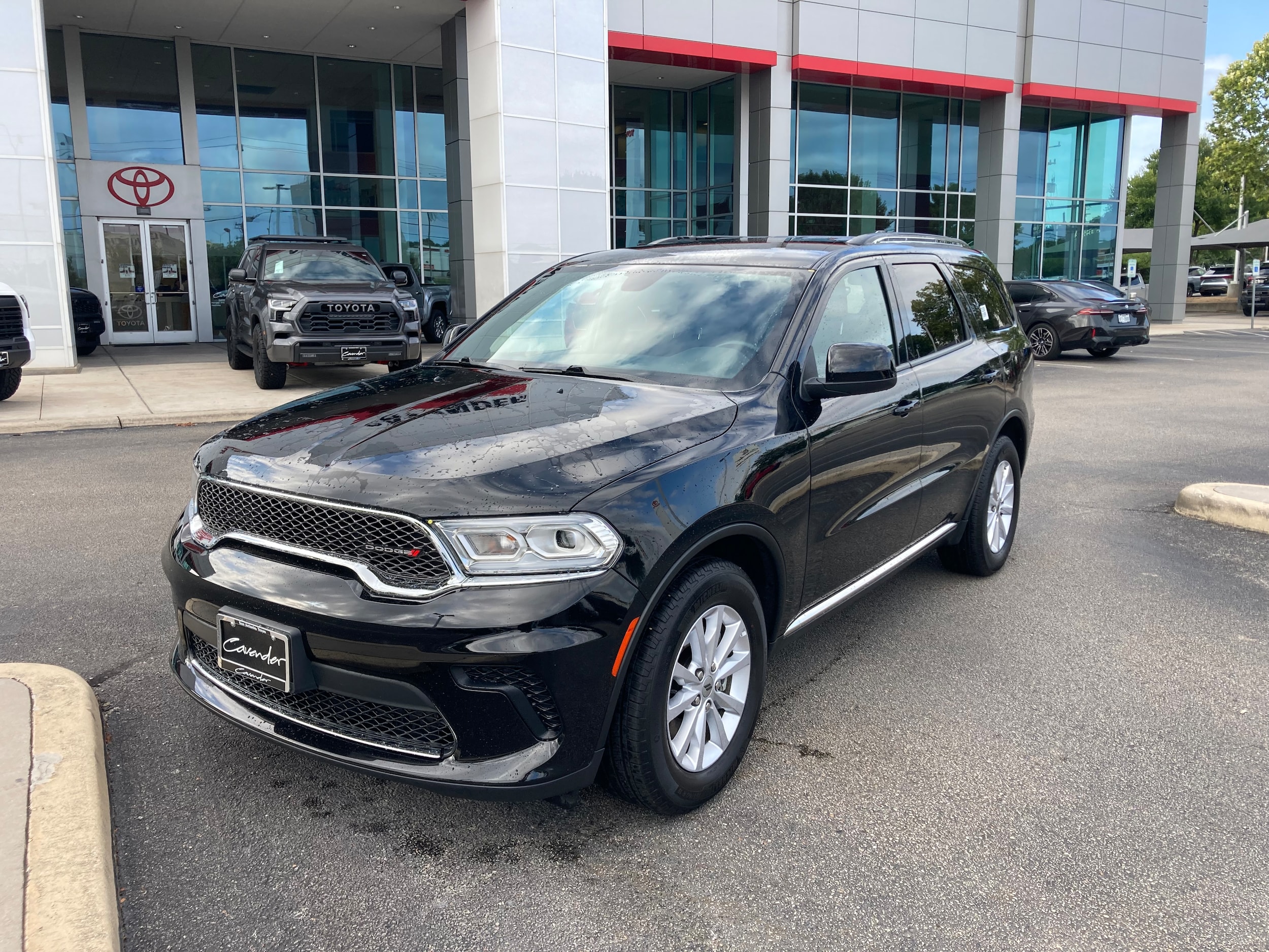 Used 2023 Dodge Durango SXT with VIN 1C4RDHAG5PC616386 for sale in San Antonio, TX