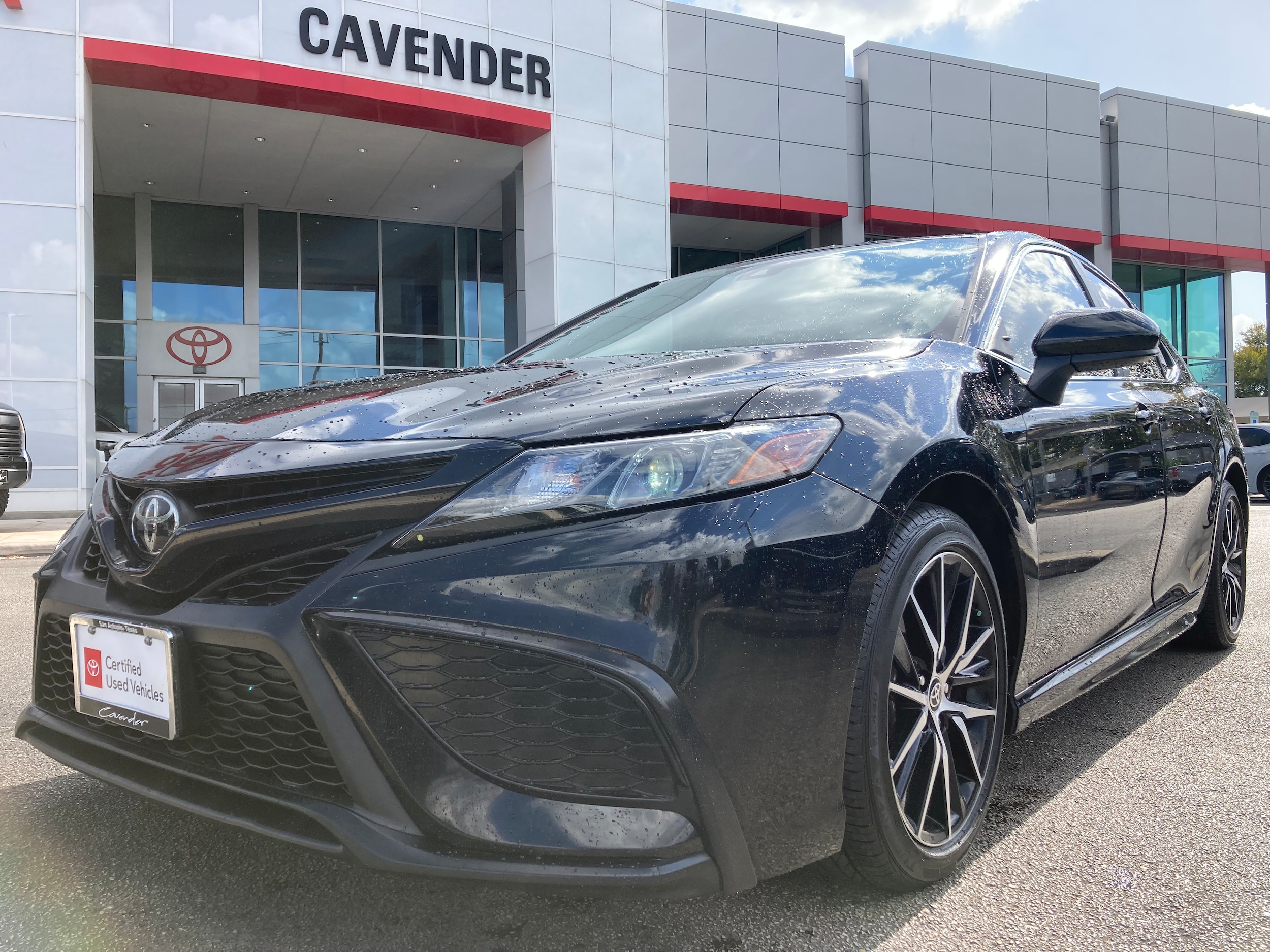 Used 2021 Toyota Camry SE with VIN 4T1G11AK8MU418656 for sale in San Antonio, TX
