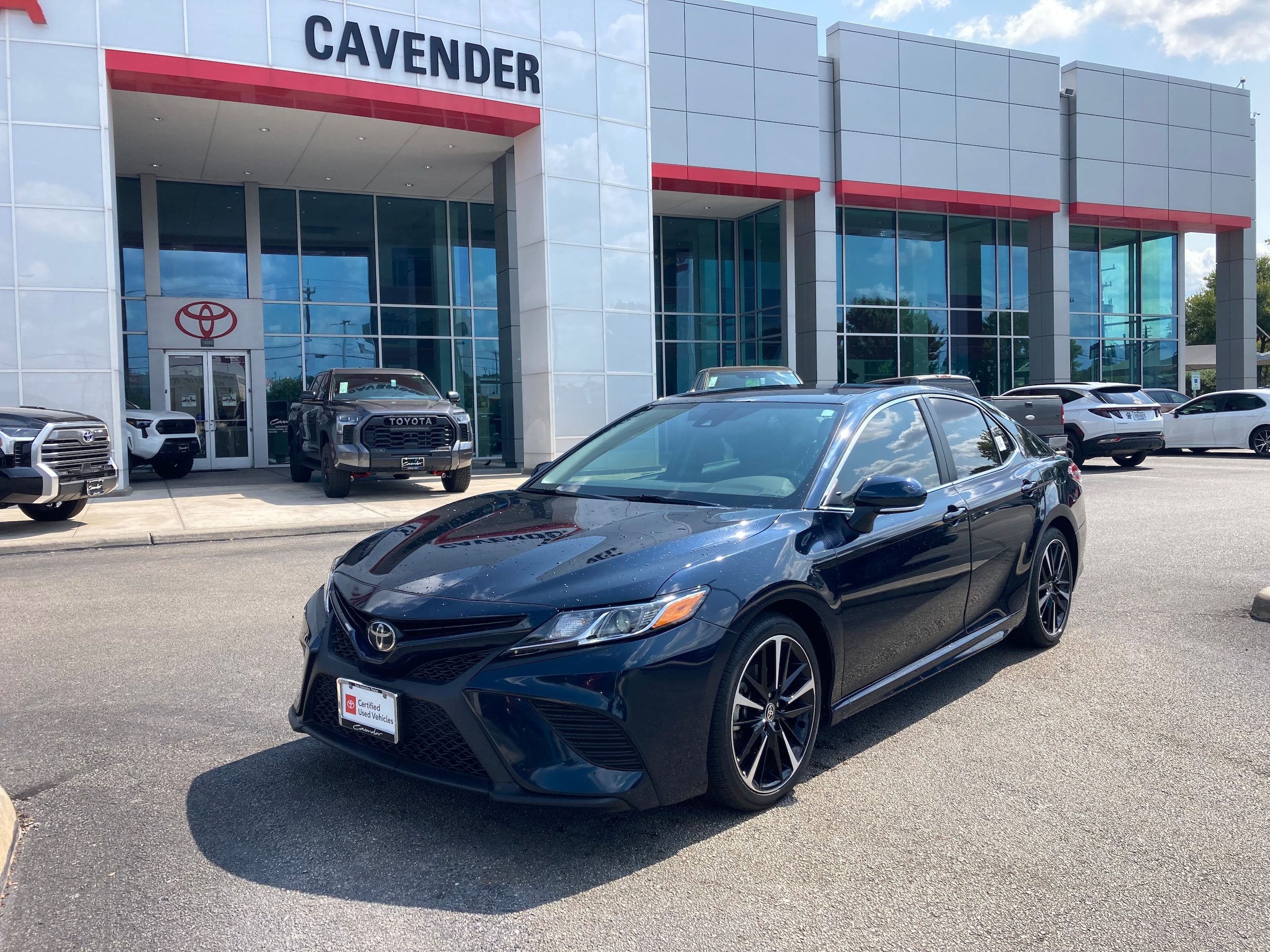 Used 2020 Toyota Camry SE with VIN 4T1M11AK8LU391069 for sale in San Antonio, TX