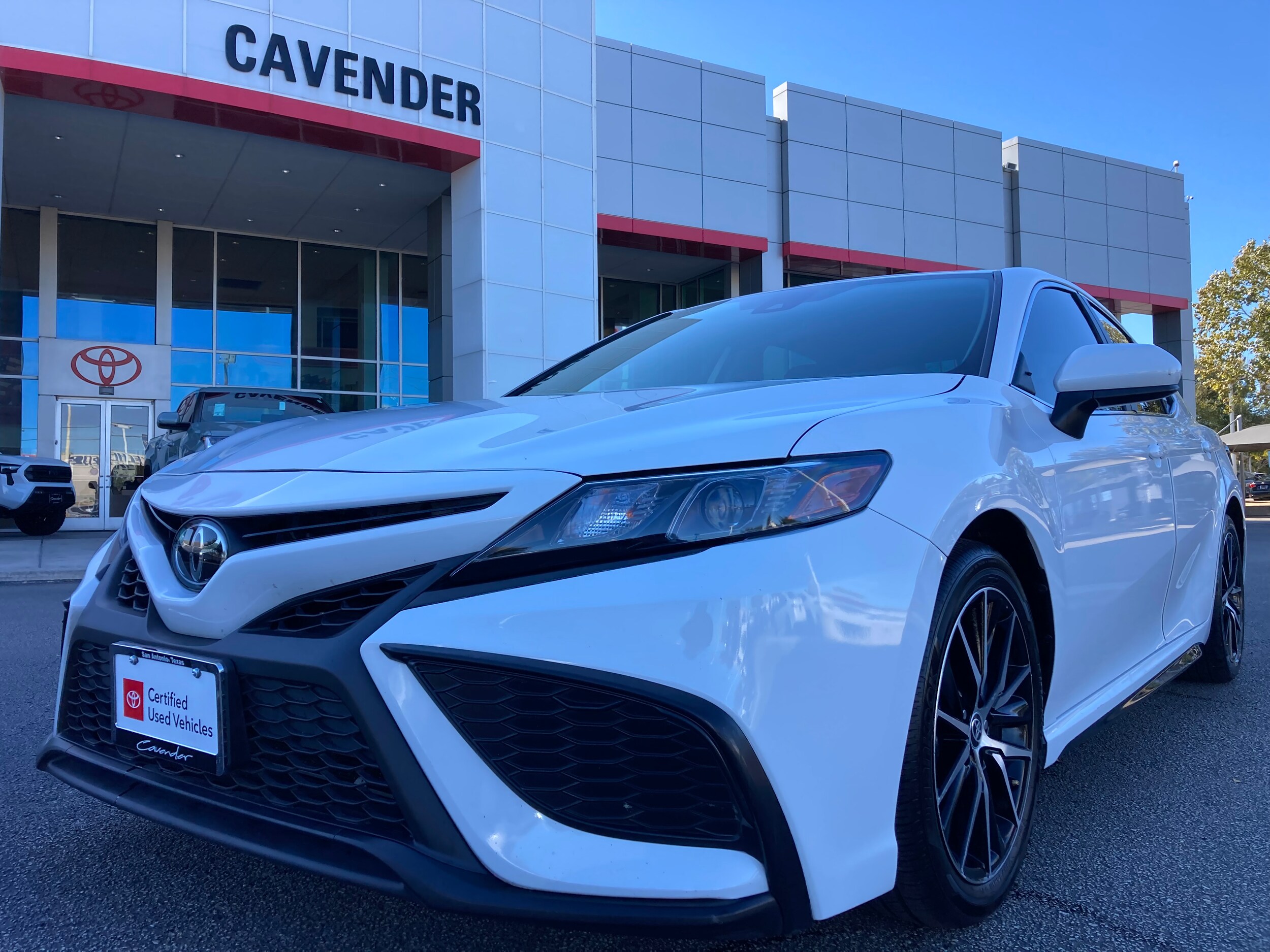 2021 Toyota Camry SE photo 2