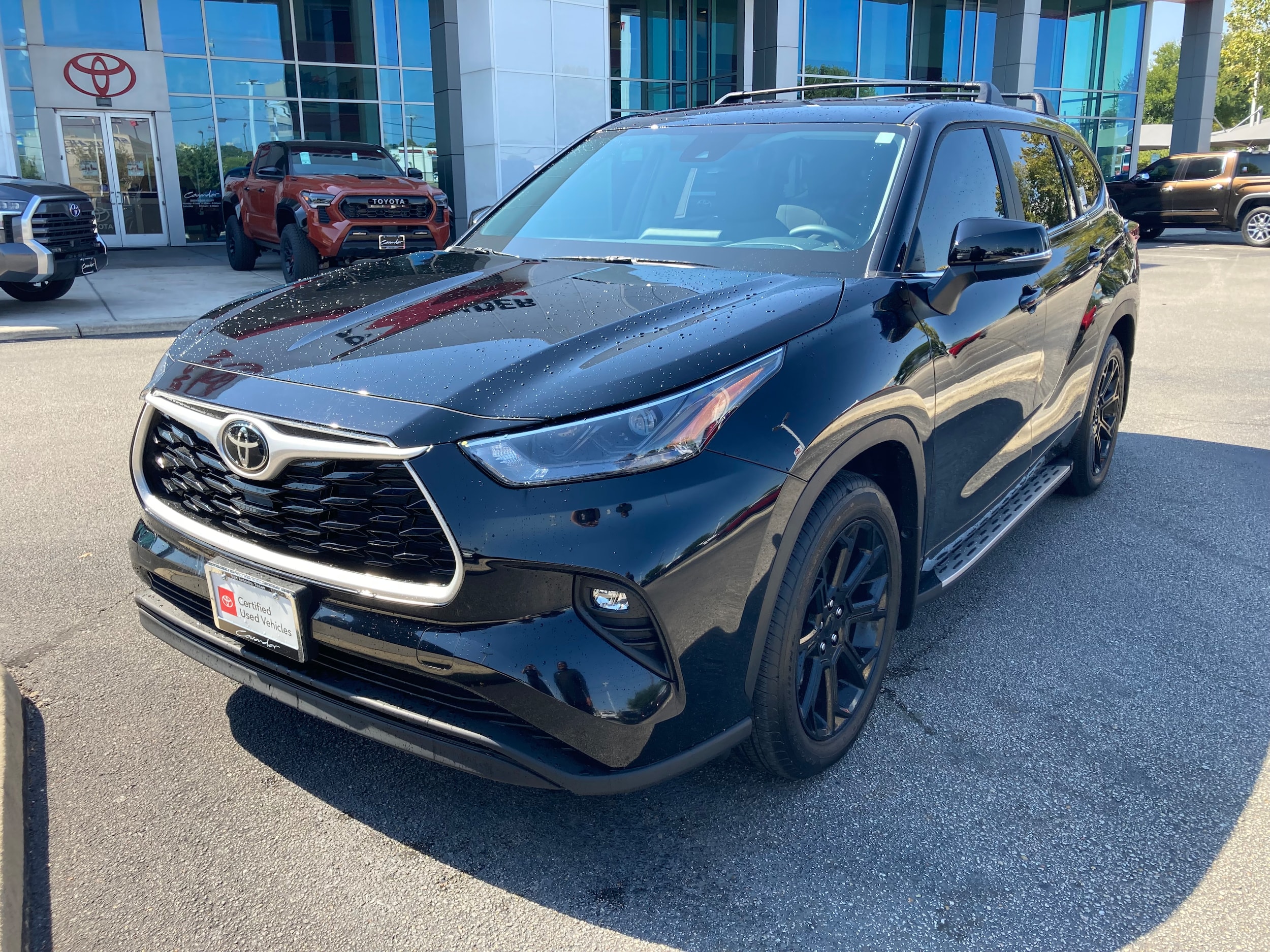 Used 2024 Toyota Highlander LE with VIN 5TDKDRAH9RS052131 for sale in San Antonio, TX