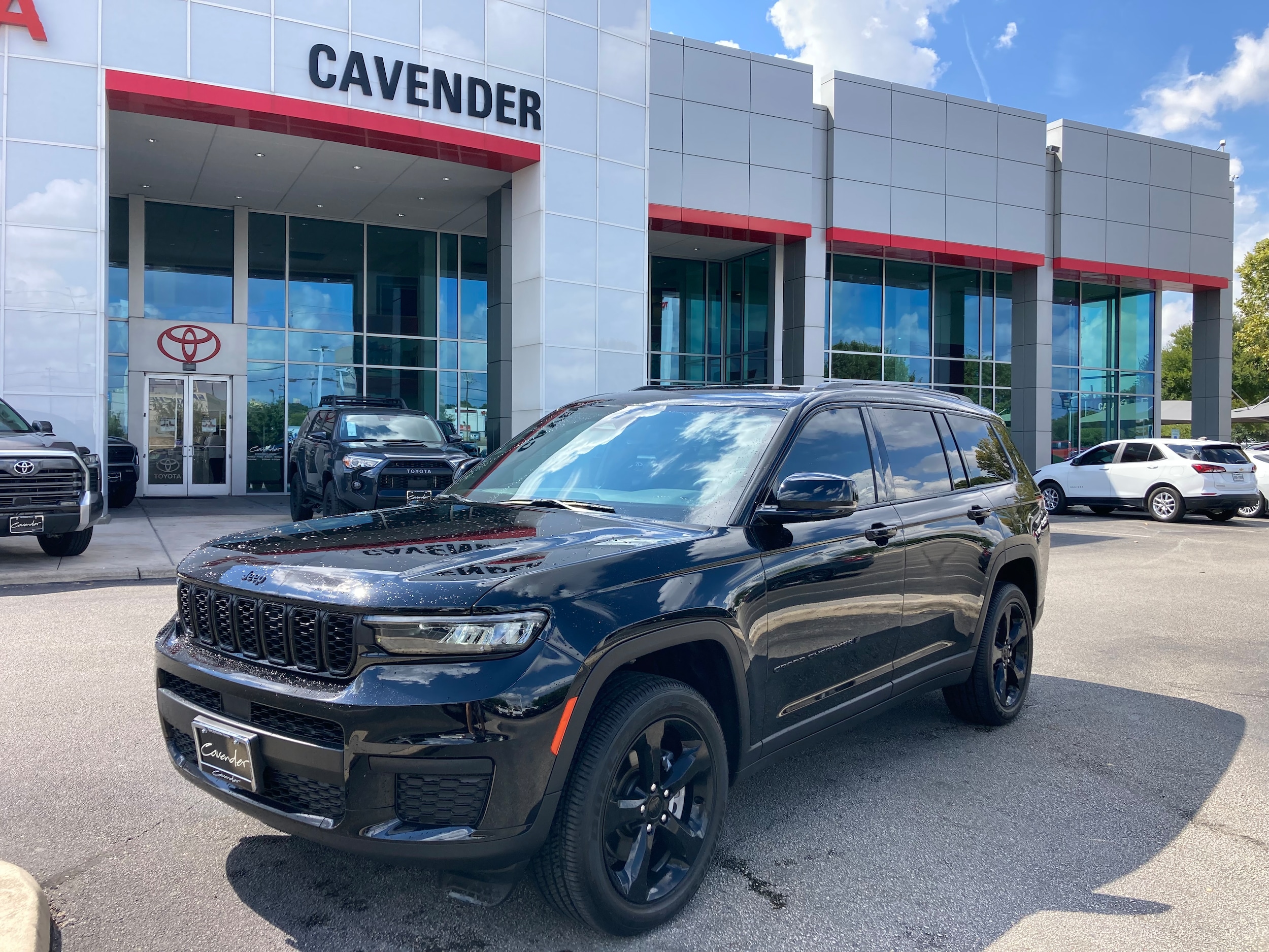 Used 2023 Jeep Grand Cherokee L Altitude with VIN 1C4RJJAG1P8902366 for sale in San Antonio, TX