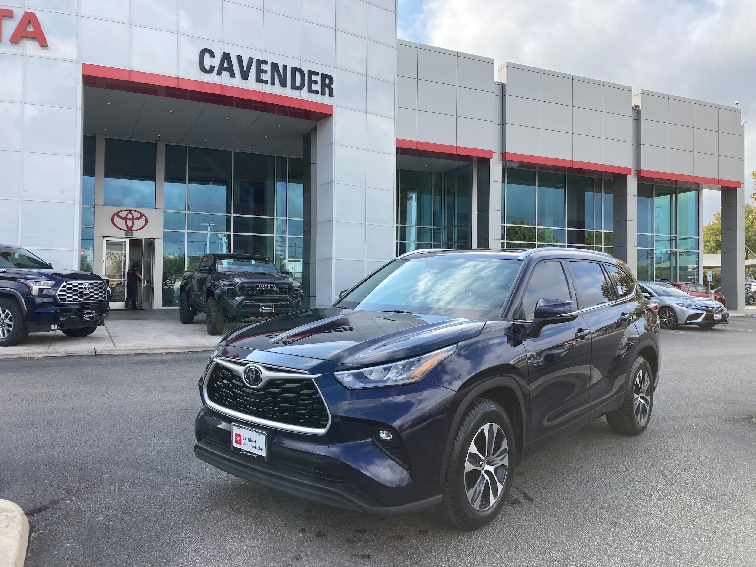 Certified 2020 Toyota Highlander XLE with VIN 5TDGZRAH9LS030306 for sale in San Antonio, TX