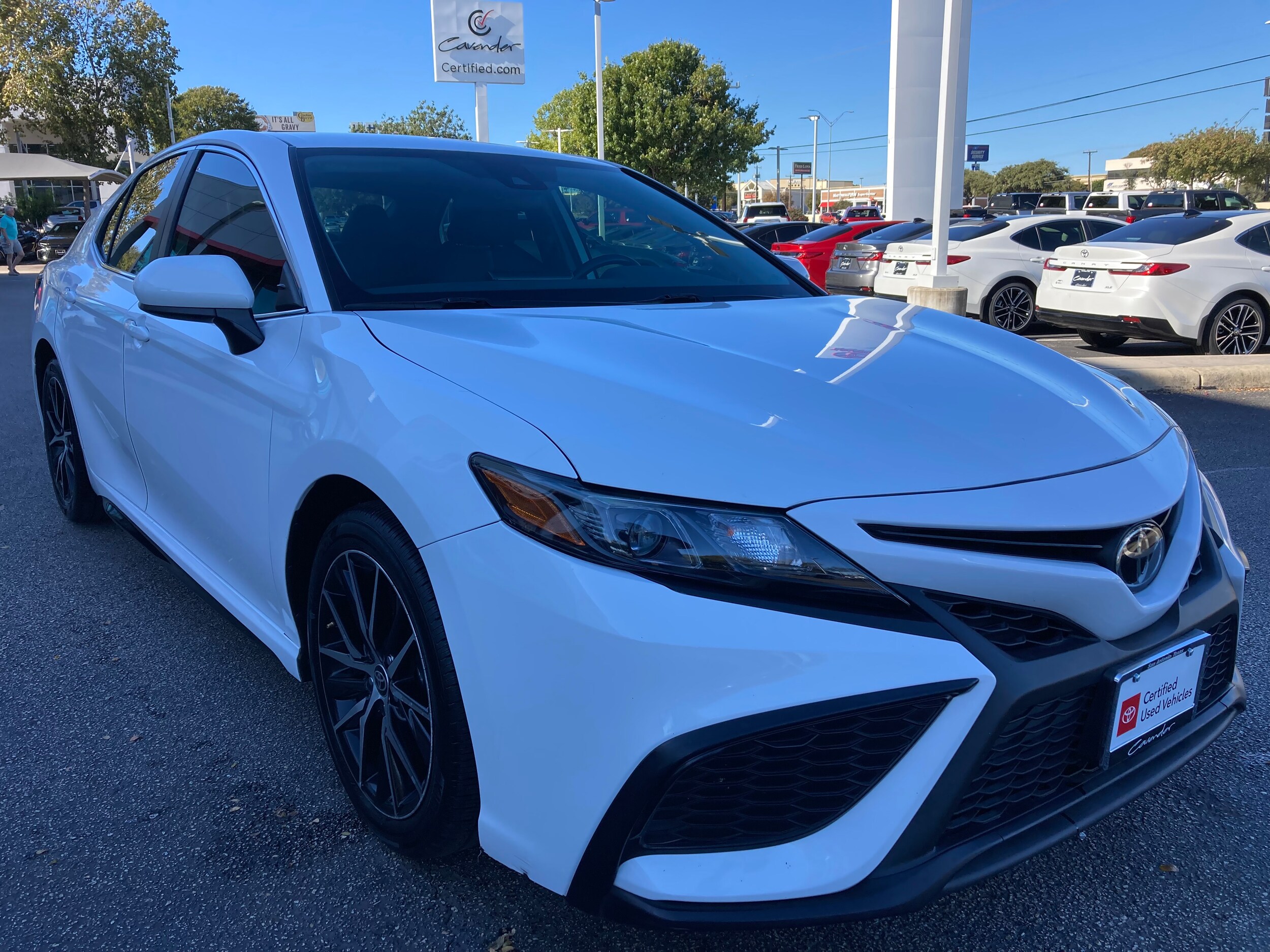2021 Toyota Camry SE photo 4