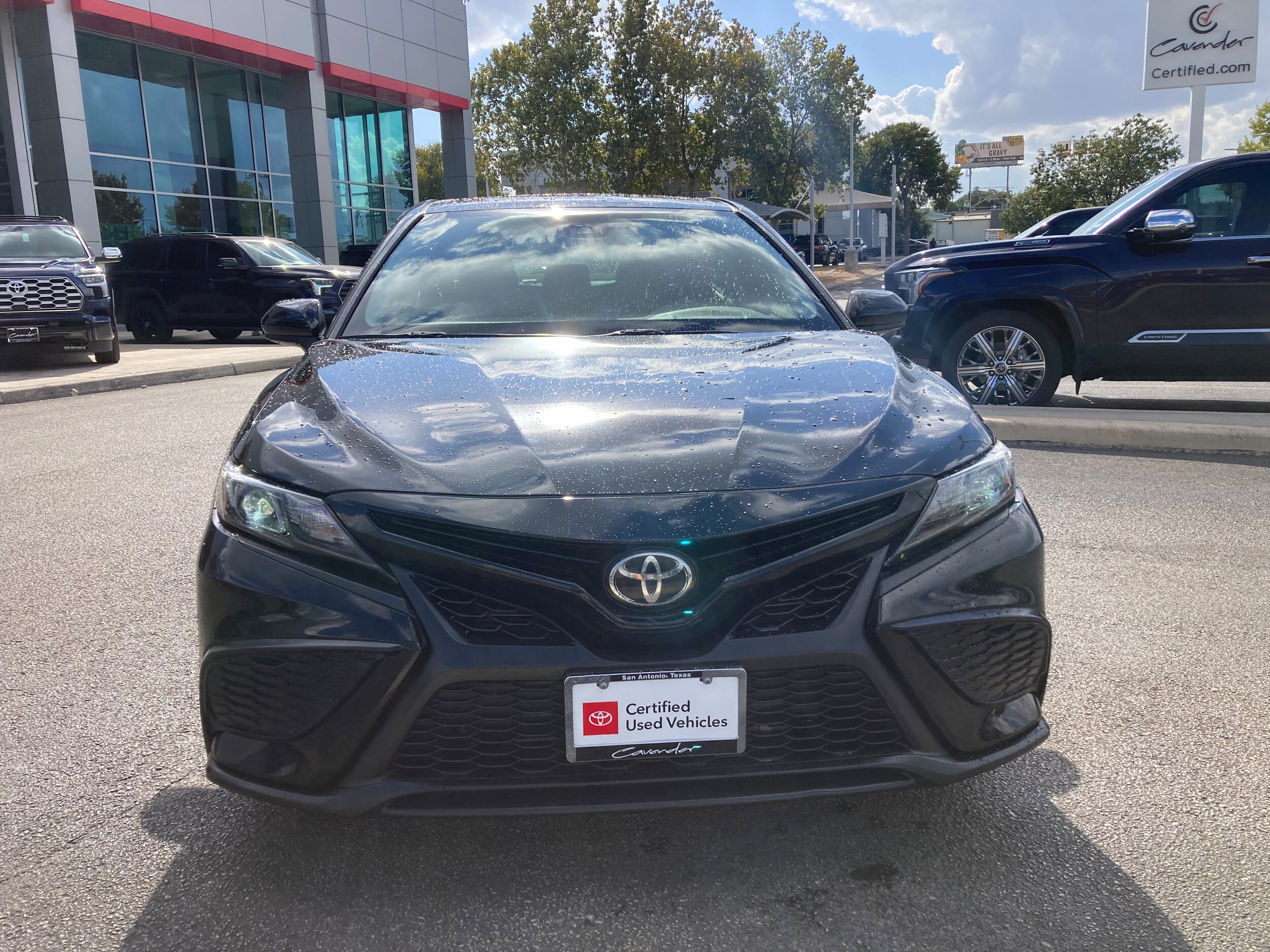 2021 Toyota Camry SE photo 3
