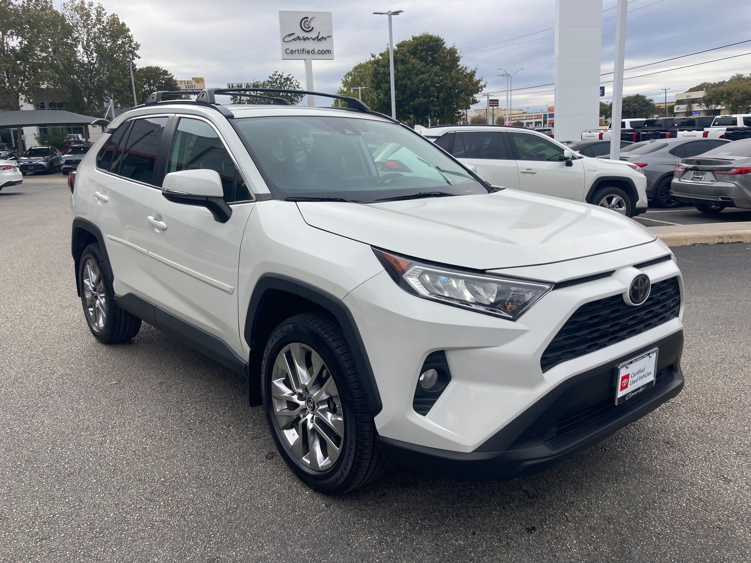 2021 Toyota RAV4 XLE Premium photo 4