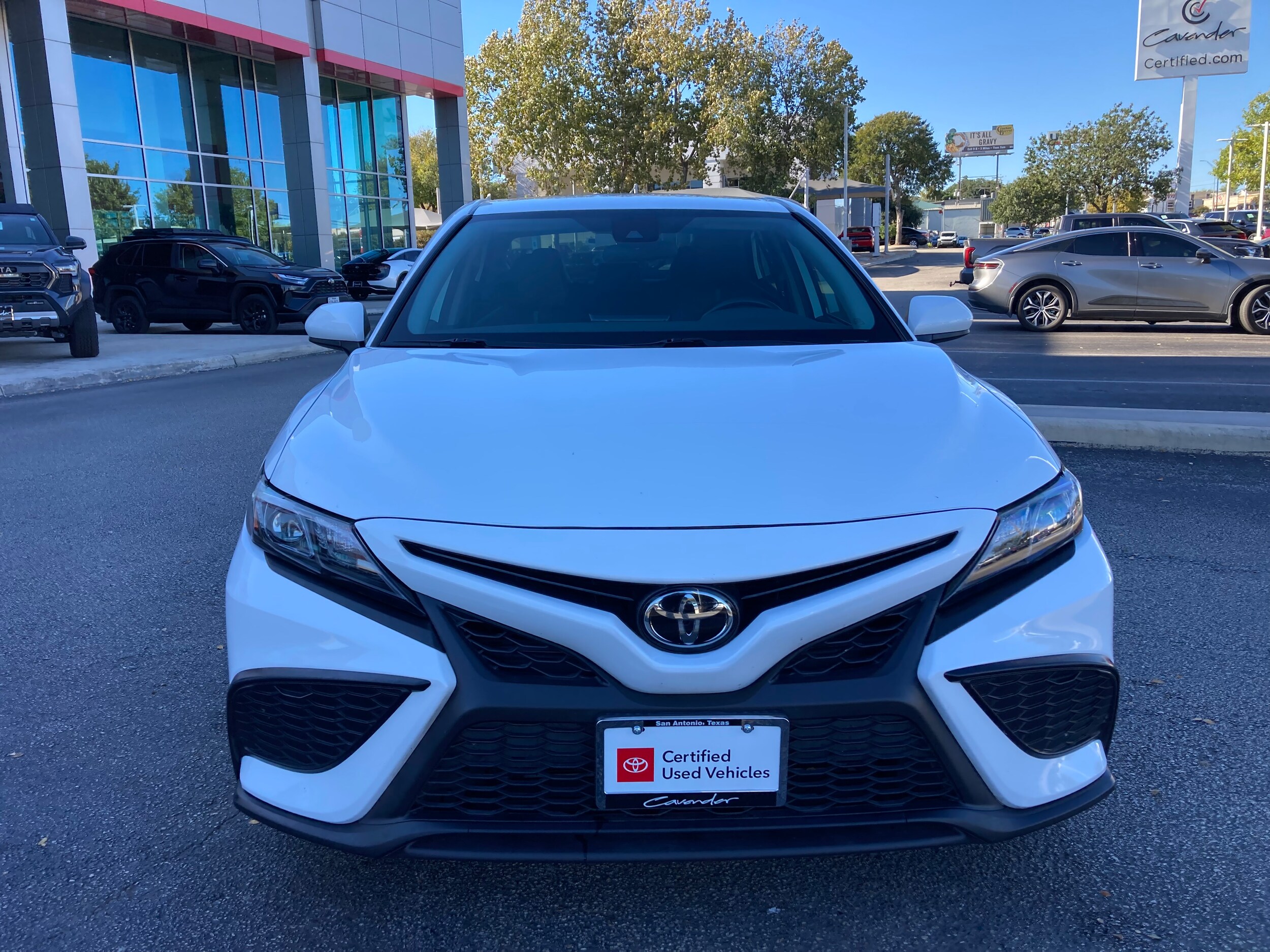 2021 Toyota Camry SE photo 3