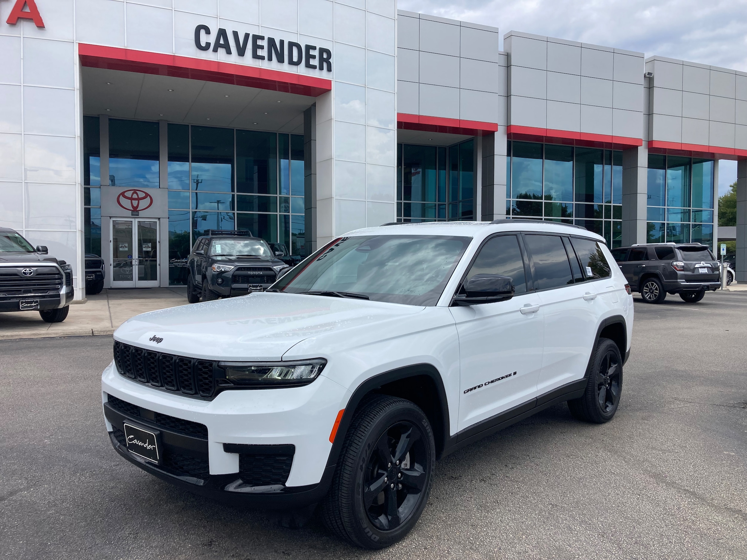 Used 2023 Jeep Grand Cherokee L Altitude with VIN 1C4RJJAG5P8890741 for sale in San Antonio, TX