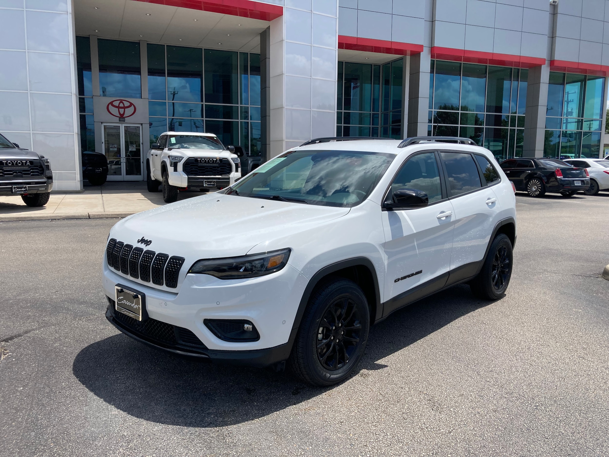 Used 2023 Jeep Cherokee Altitude Lux with VIN 1C4PJMMB9PD109915 for sale in San Antonio, TX