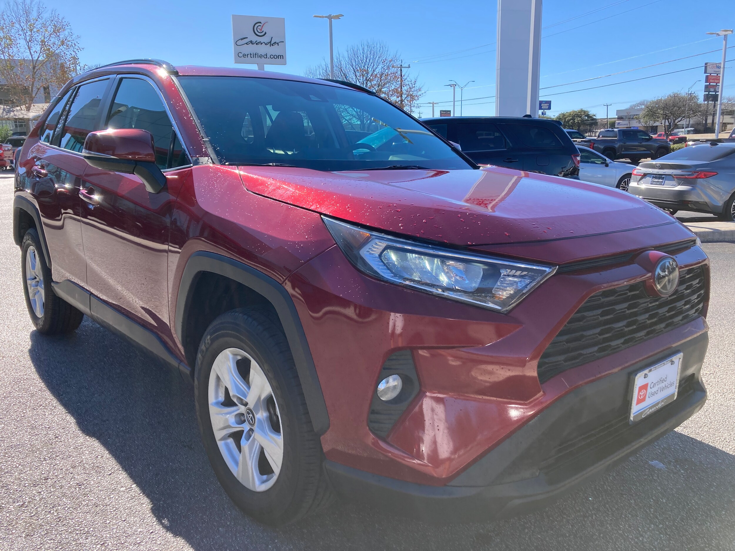 2020 Toyota RAV4 XLE photo 4