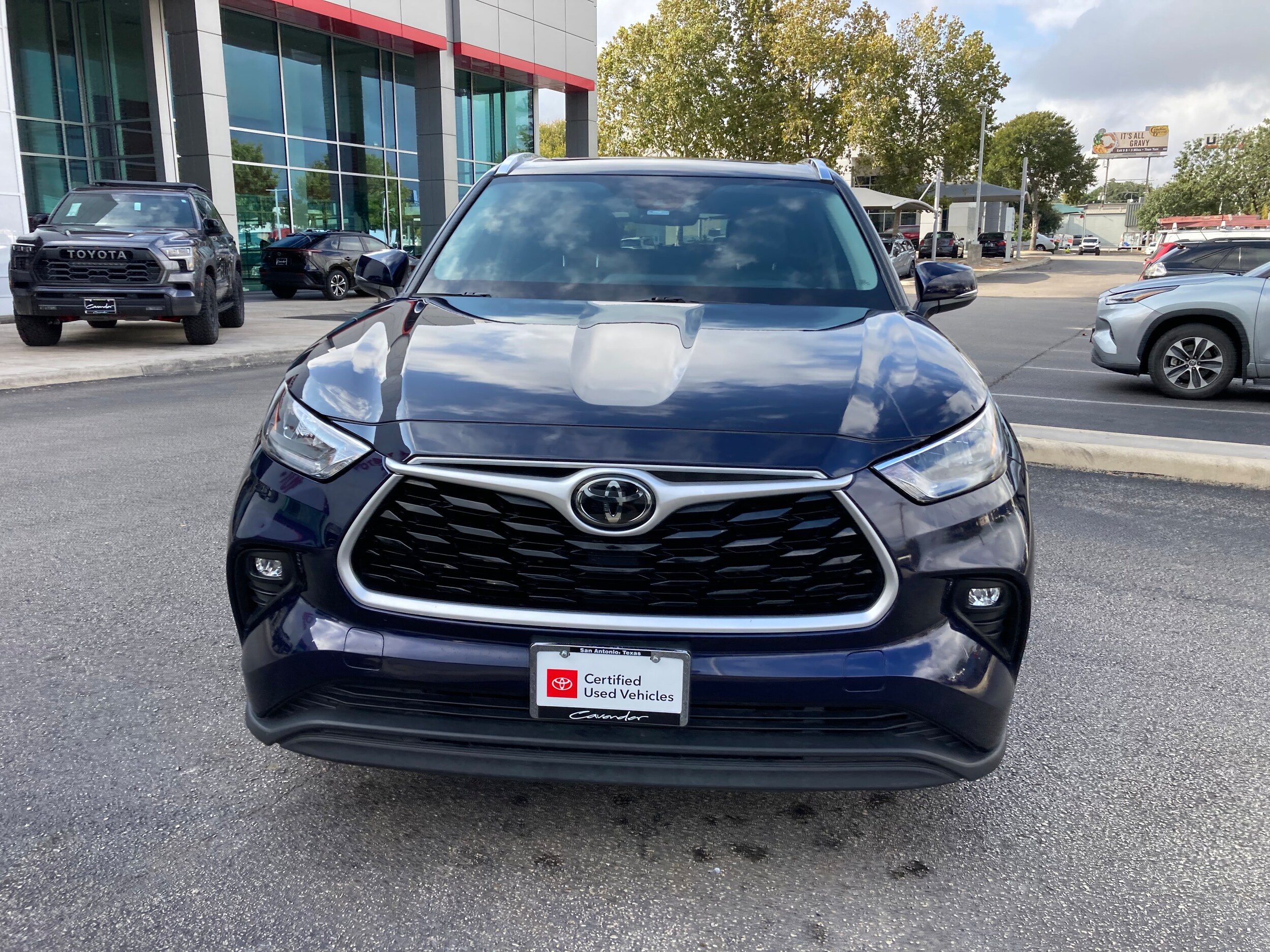 2020 Toyota Highlander XLE photo 3