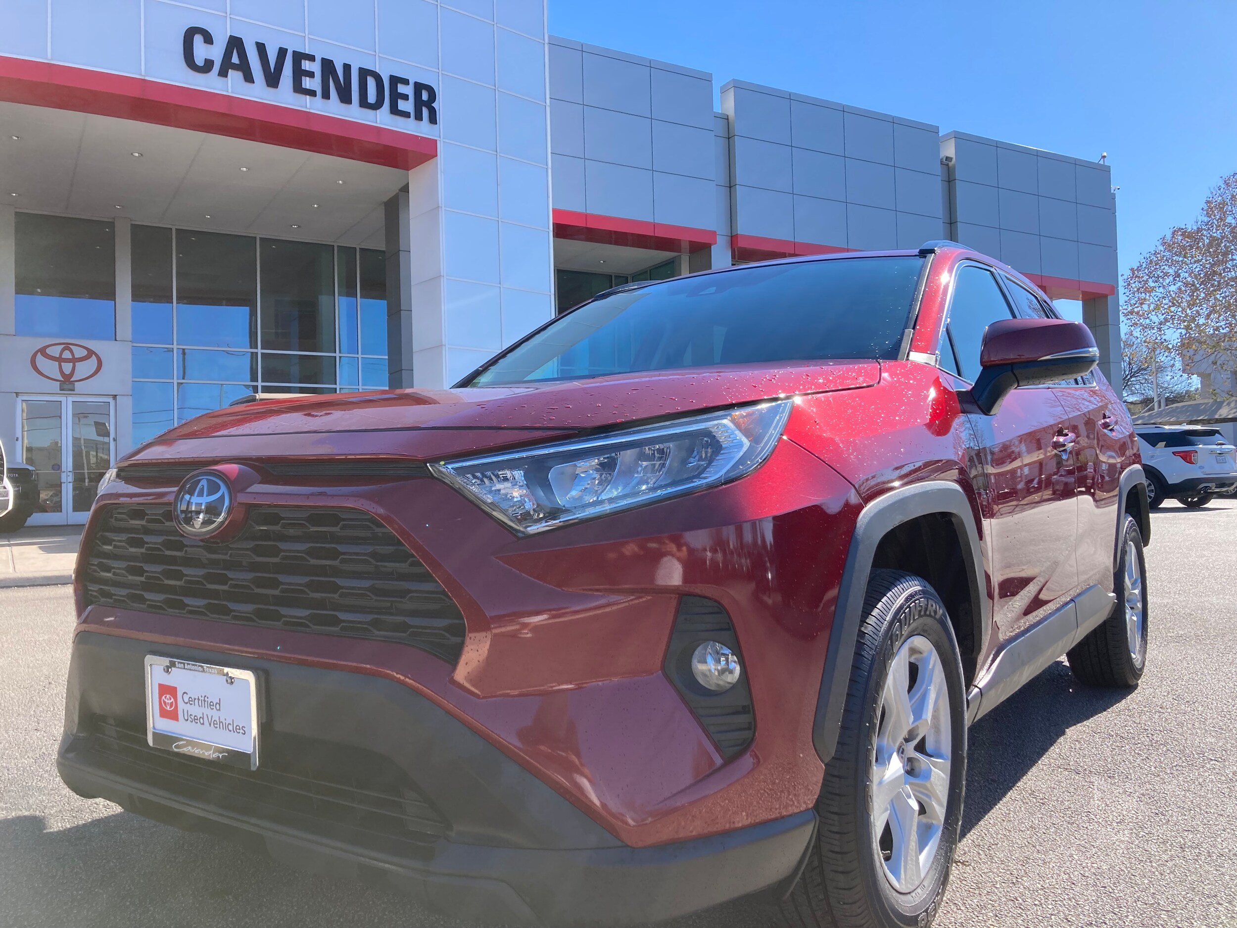 2020 Toyota RAV4 XLE photo 2
