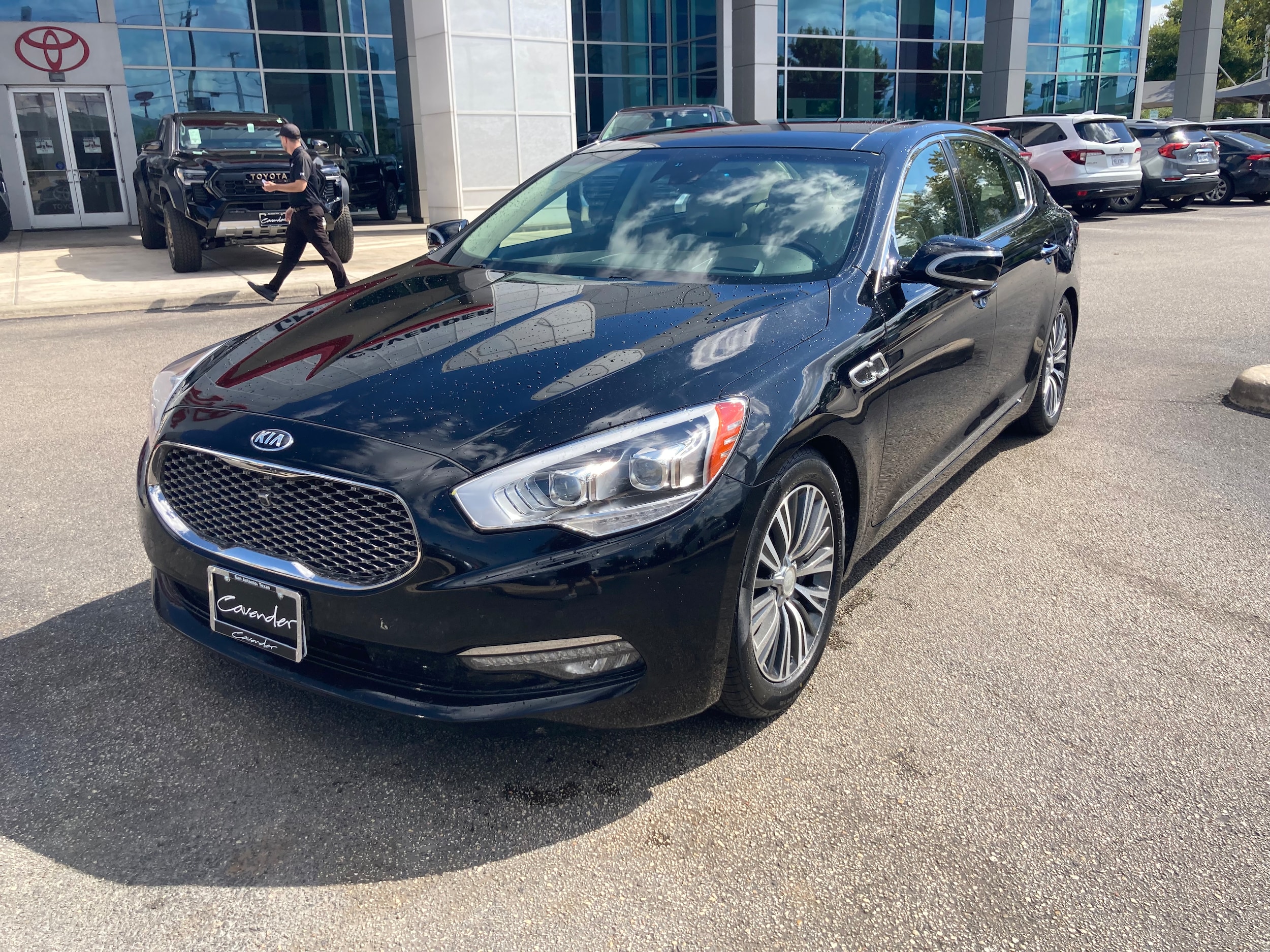 Used 2017 Kia K900 Luxury with VIN KNALU4D34H6035546 for sale in San Antonio, TX