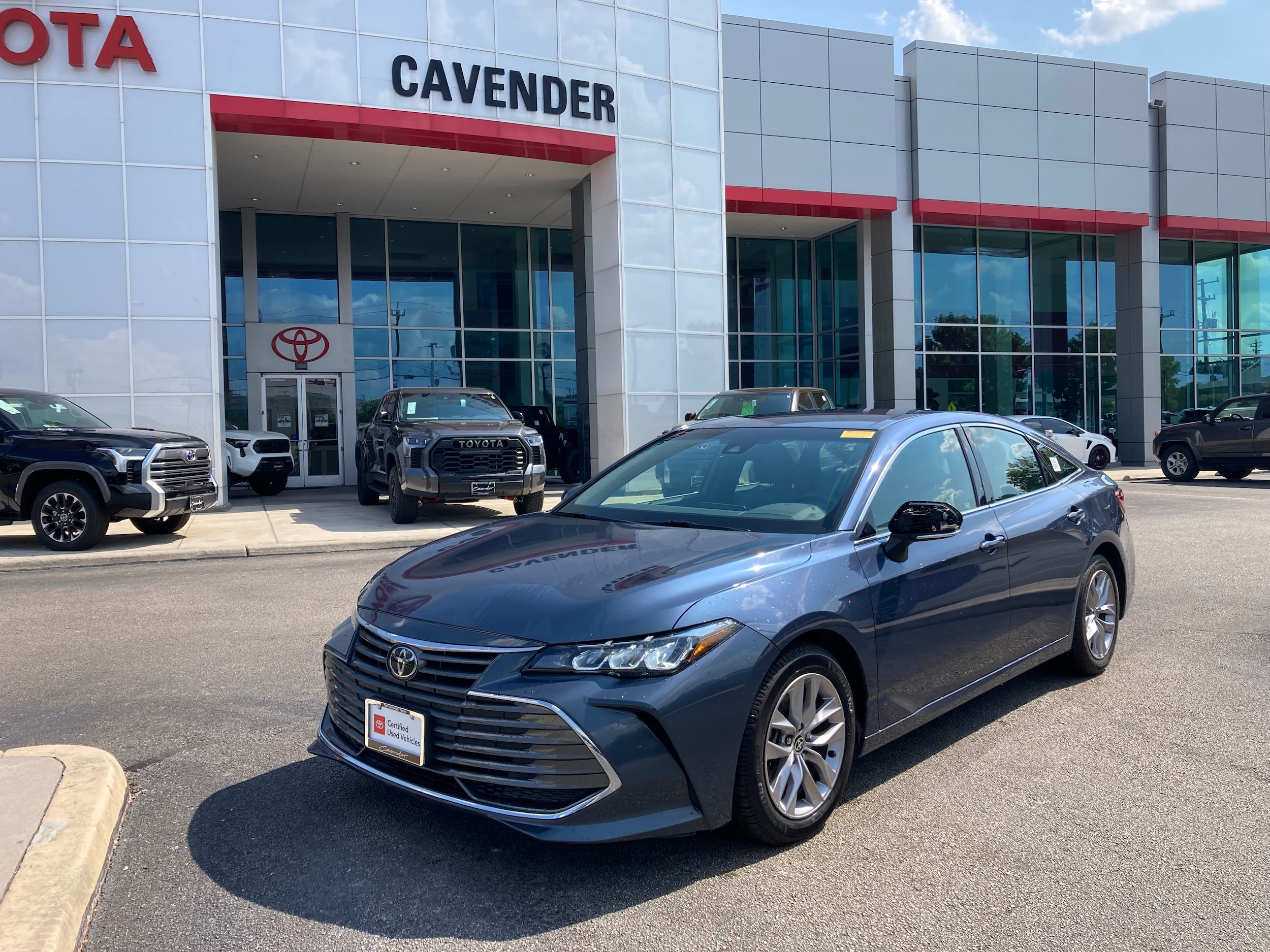 Used 2021 Toyota Avalon XLE with VIN 4T1JZ1FB4MU063945 for sale in San Antonio, TX