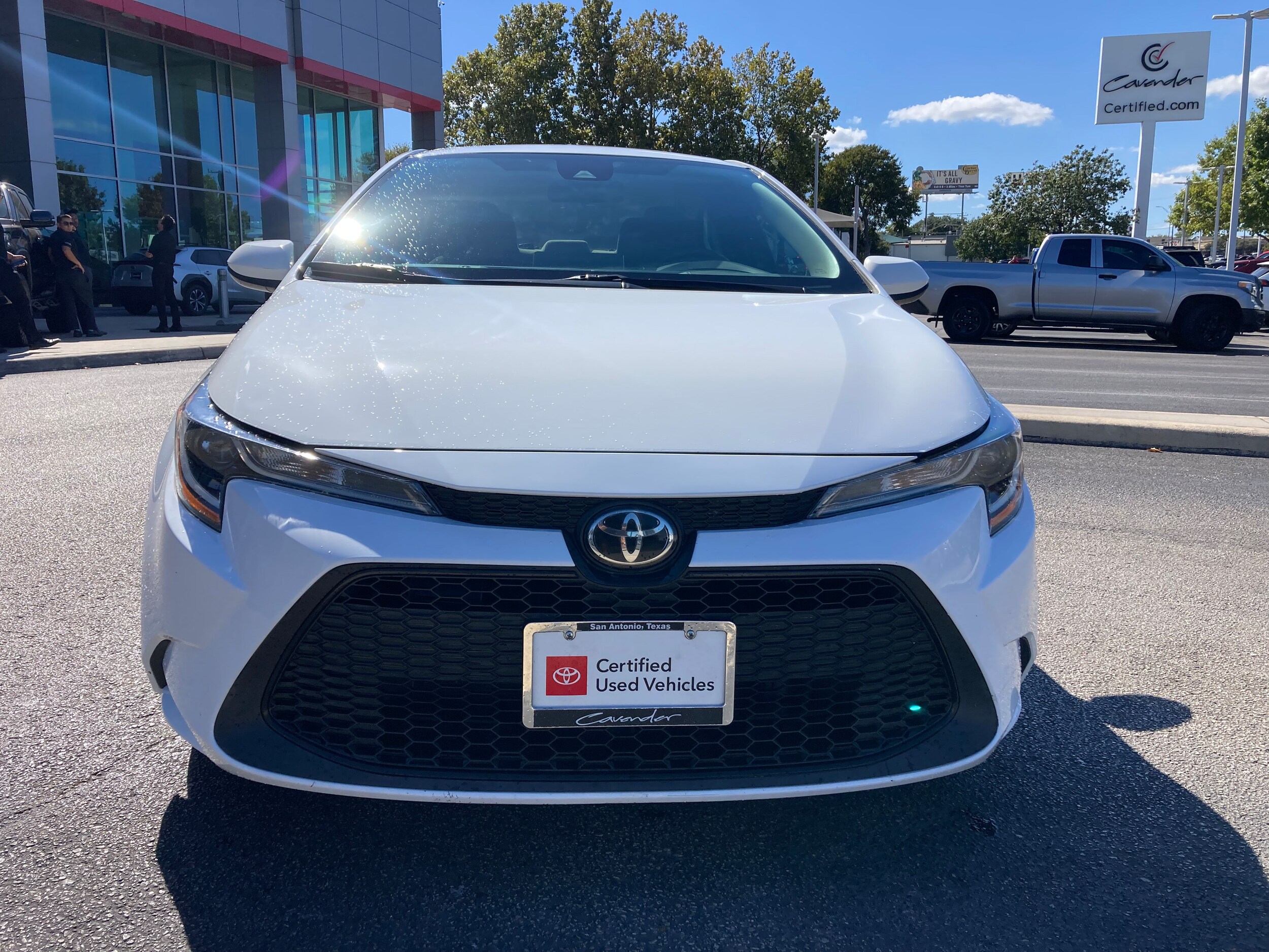 2021 Toyota Corolla LE photo 3