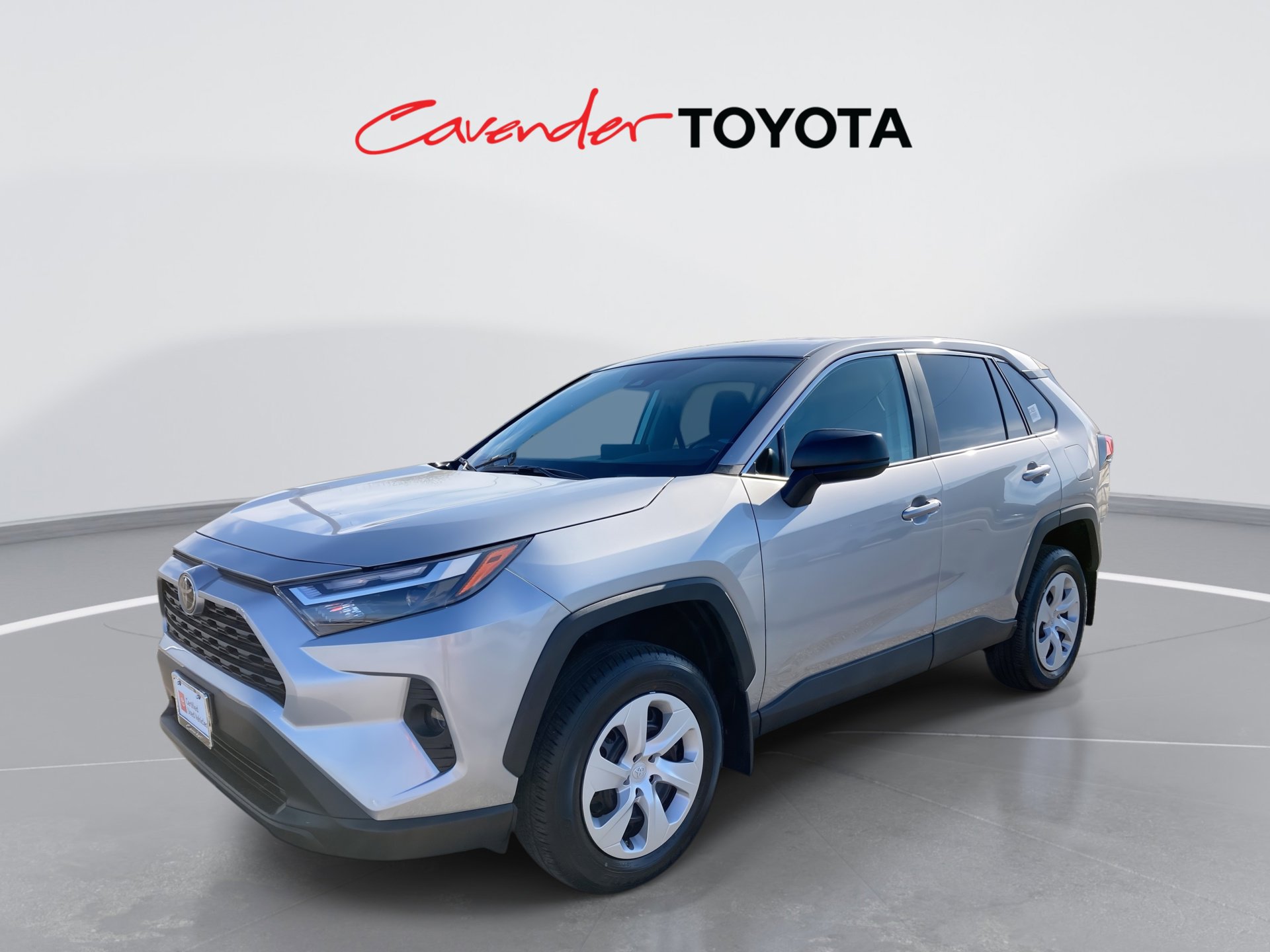 2025 Toyota RAV4 LE's photo