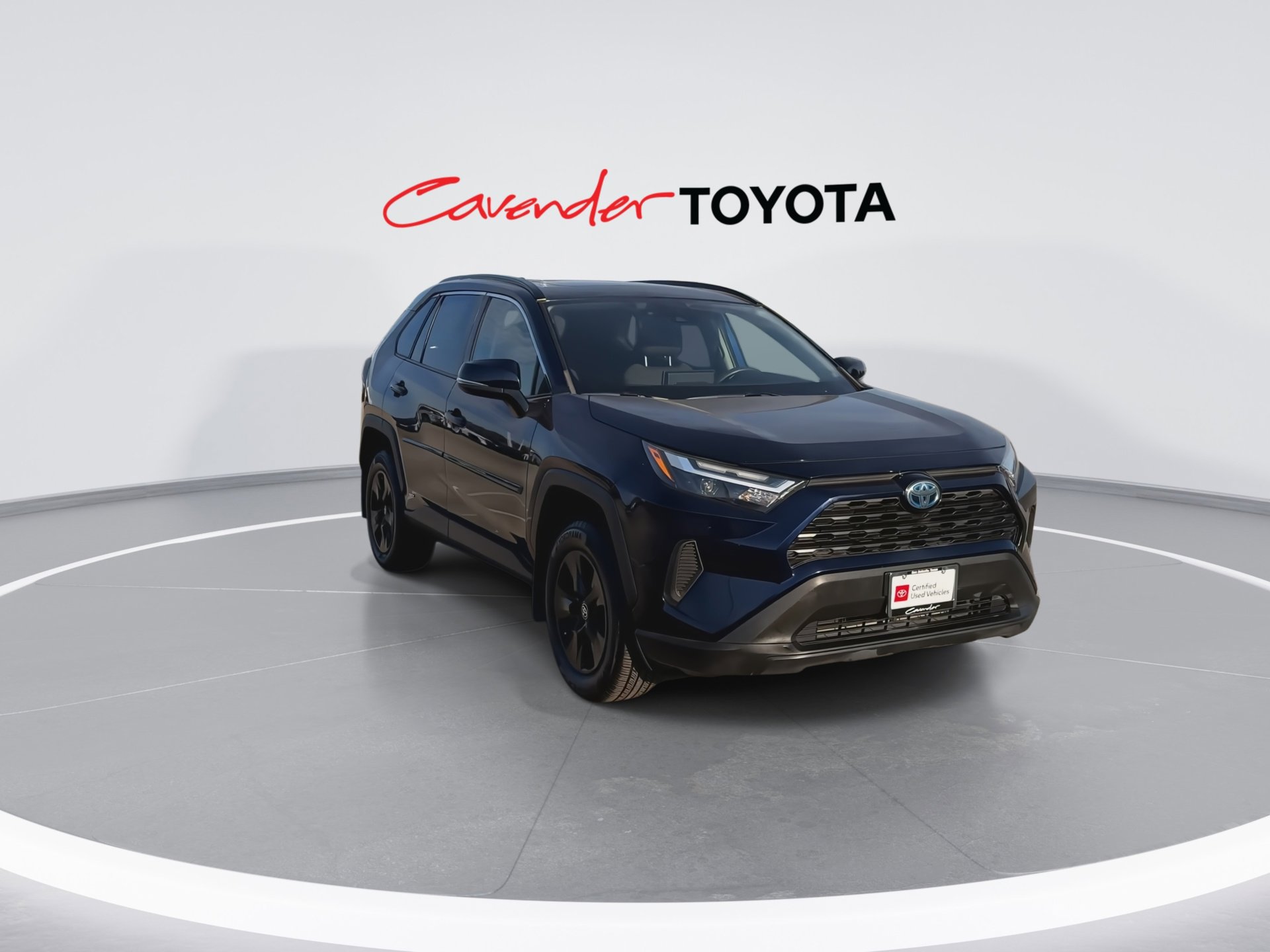 2022 Toyota RAV4 Hybrid XLE photo 2