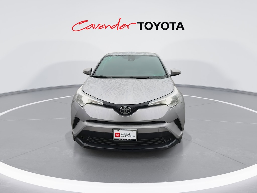 2019 Toyota C-HR LE photo 4