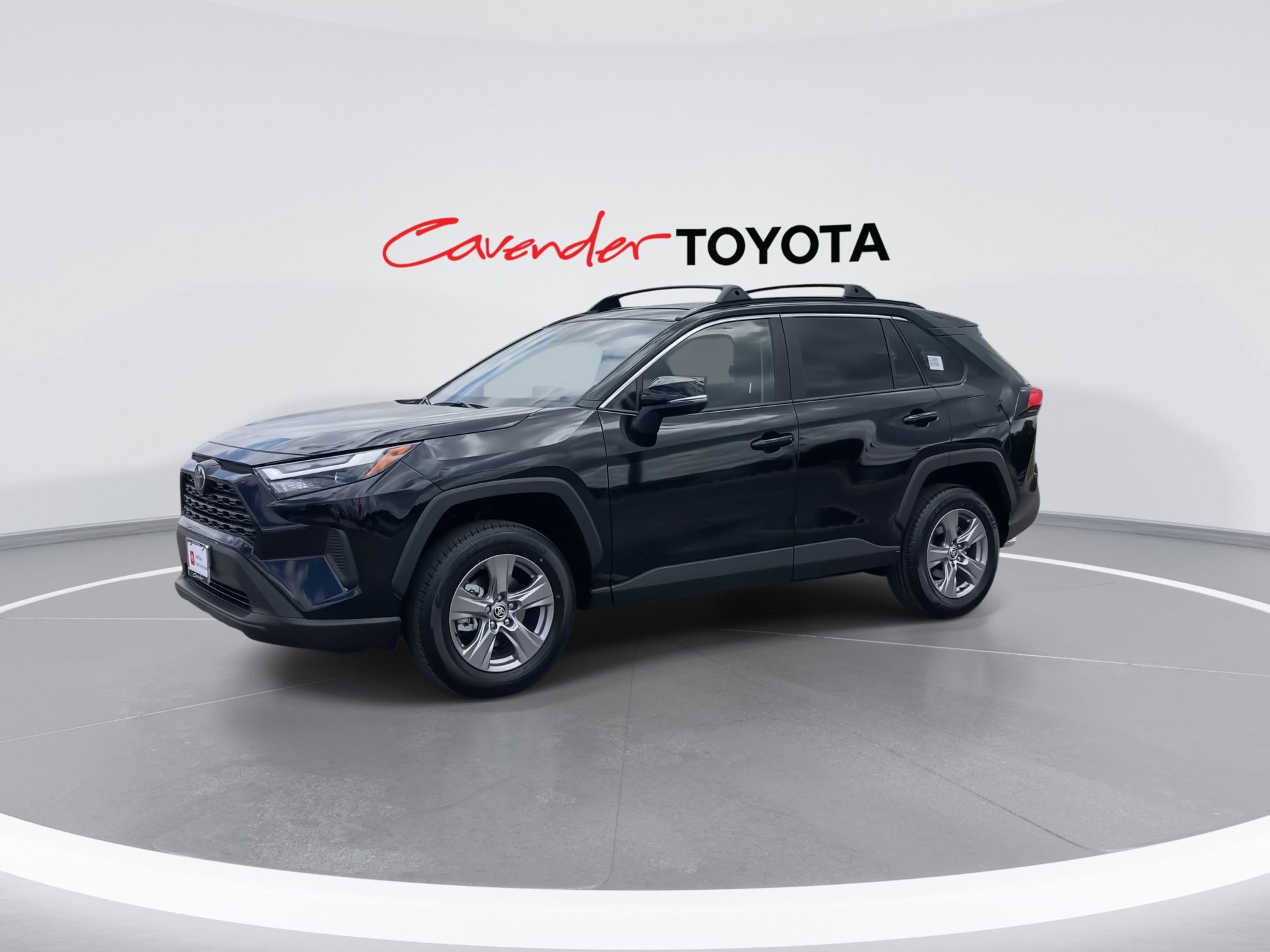2025 Toyota RAV4 XLE photo 4