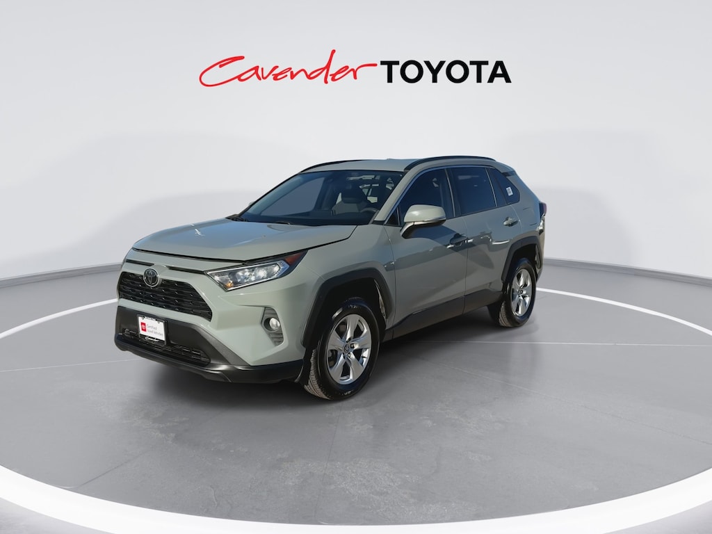 2020 Toyota RAV4 XLE photo 3