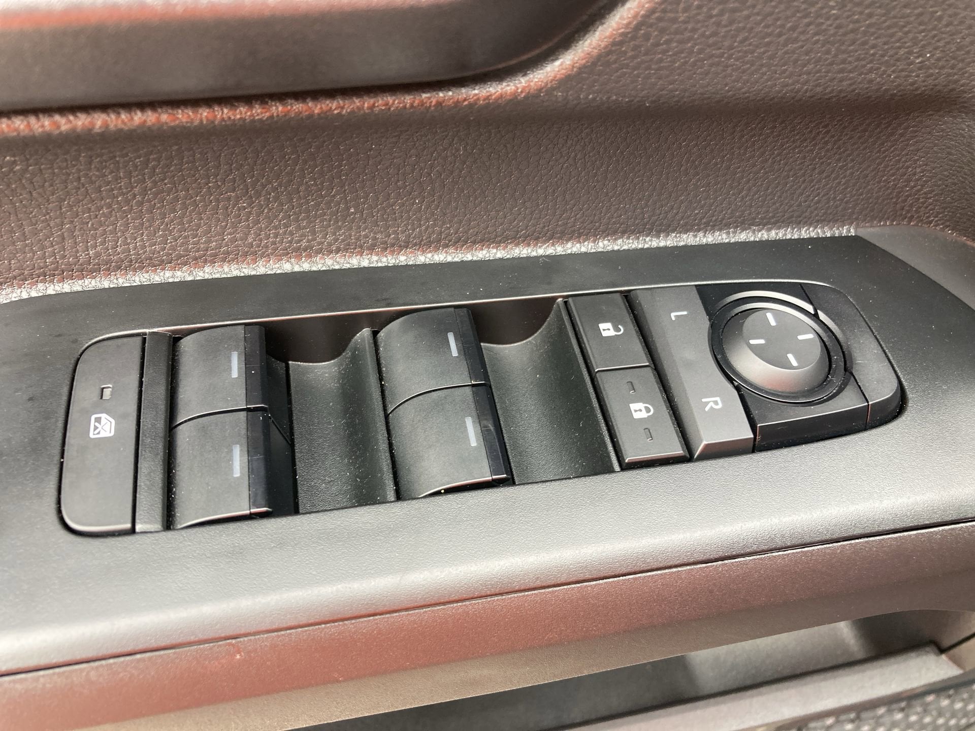 2024 Toyota Tacoma SR5 - Photo 15