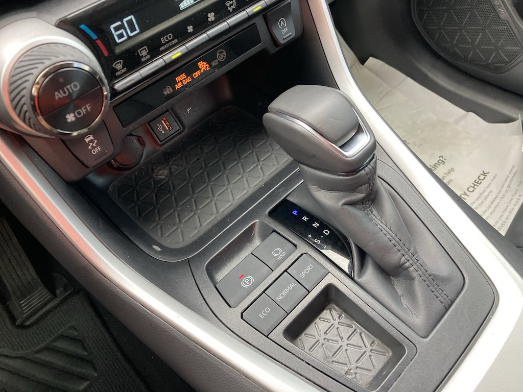 2025 Toyota RAV4 XLE Premium photo 19