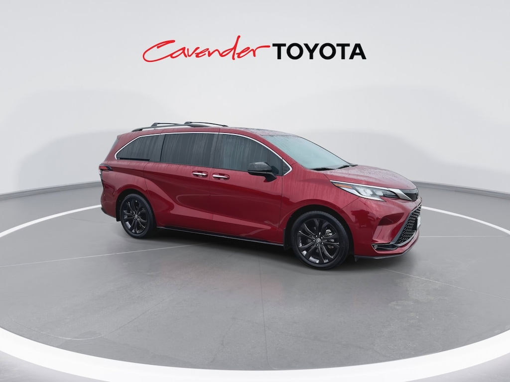 2024 Toyota Sienna XSE photo 2