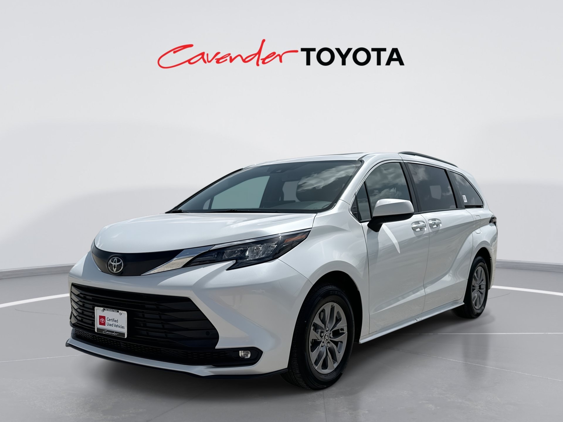 White (Wind Chill Pearl) 2026 Toyota Sienna Minivan Front-Wheel Drive Continuously Variable Transmission