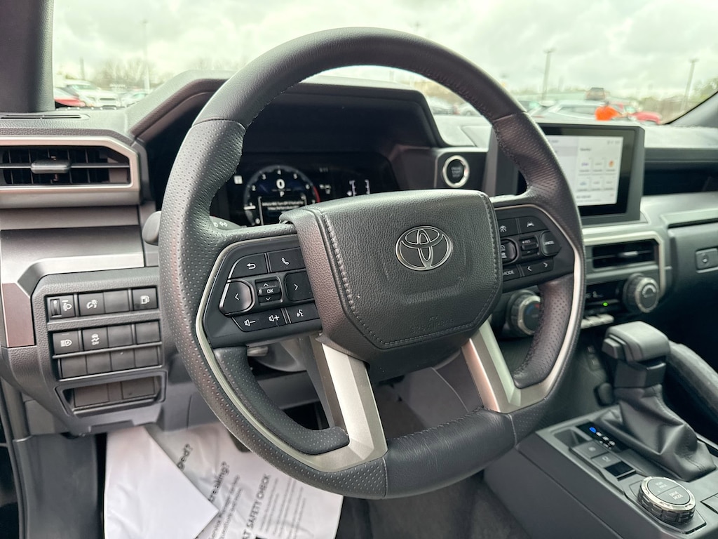 2025 Toyota 4Runner SR5 photo 4