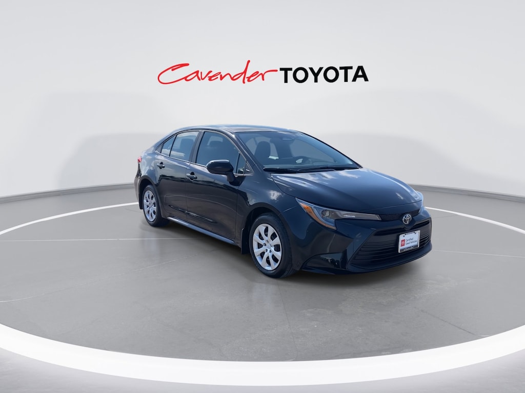 2025 Toyota Corolla LE photo 2