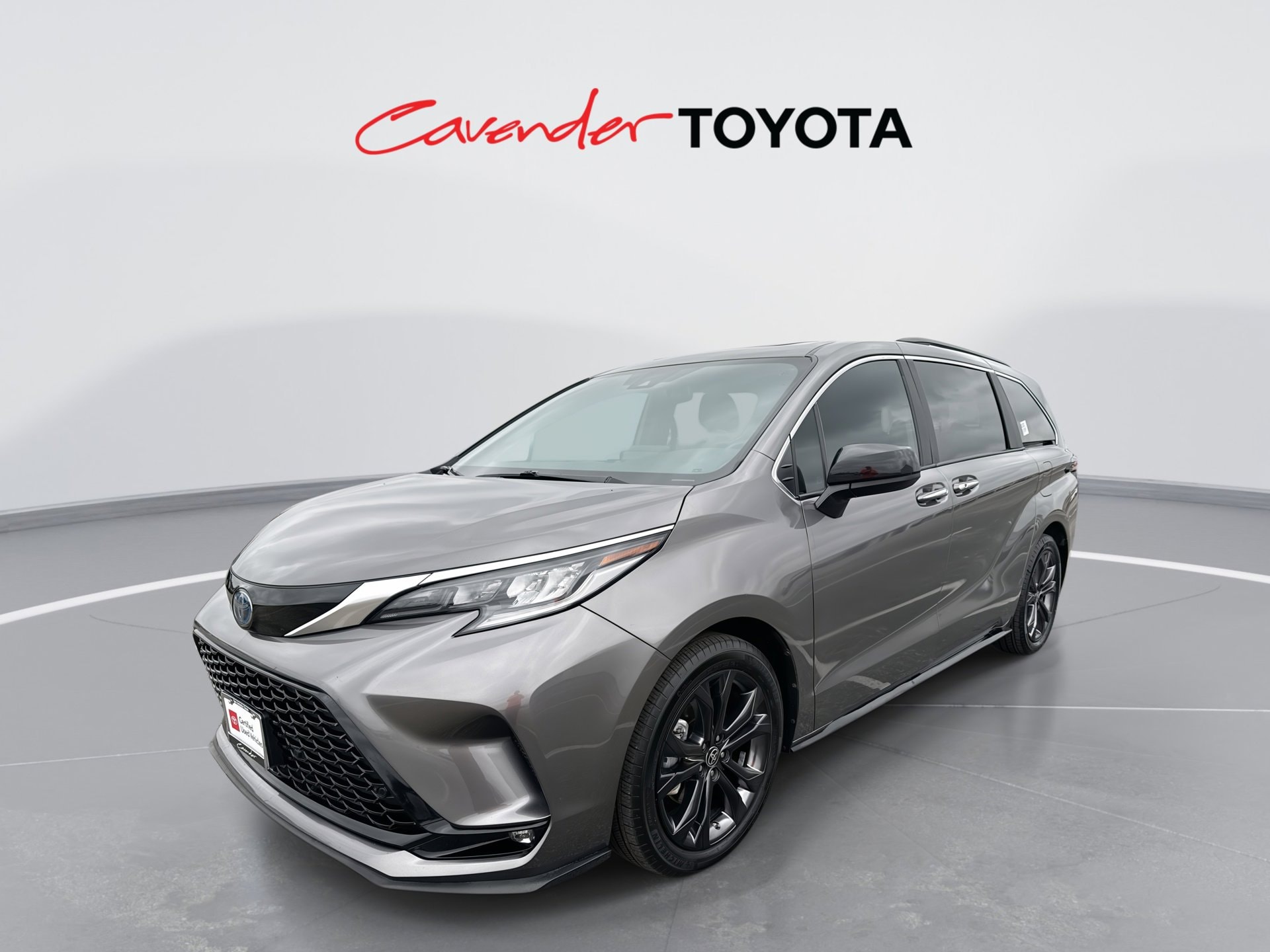 2022 Toyota Sienna XSE's photo