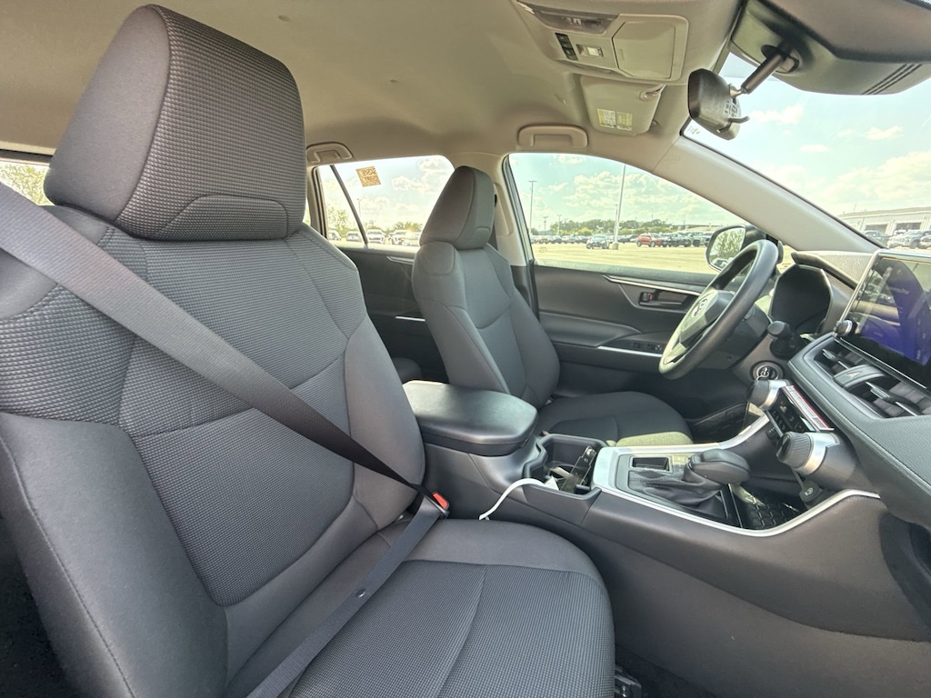 2025 Toyota RAV4 LE photo 23