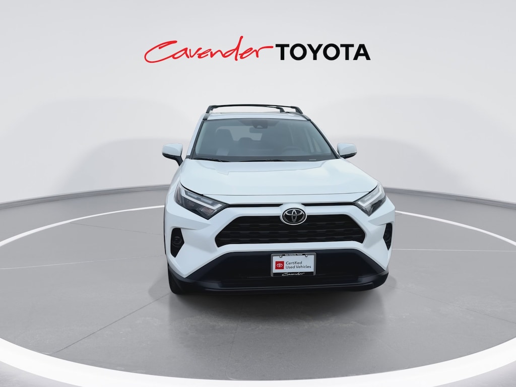 2025 Toyota RAV4 XLE photo 3