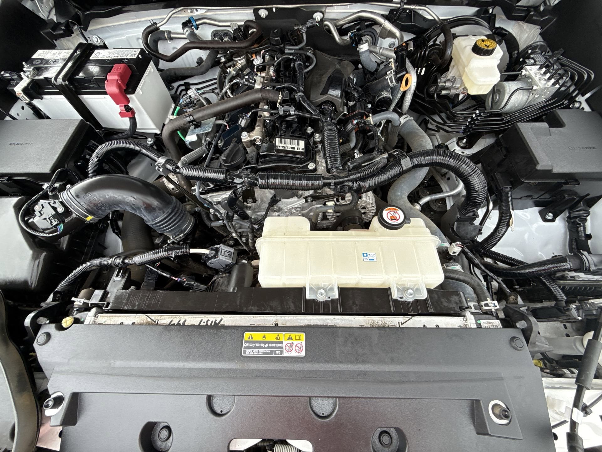 2024 Toyota Tacoma SR5 - Photo 17