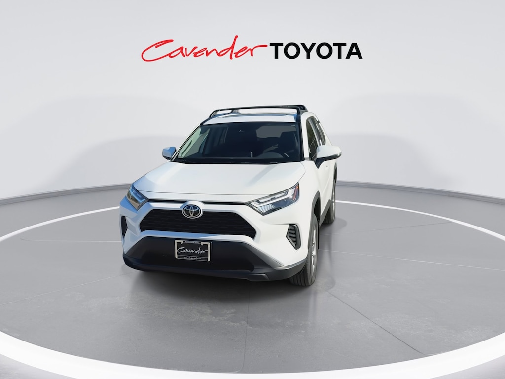 2025 Toyota RAV4 XLE photo 3