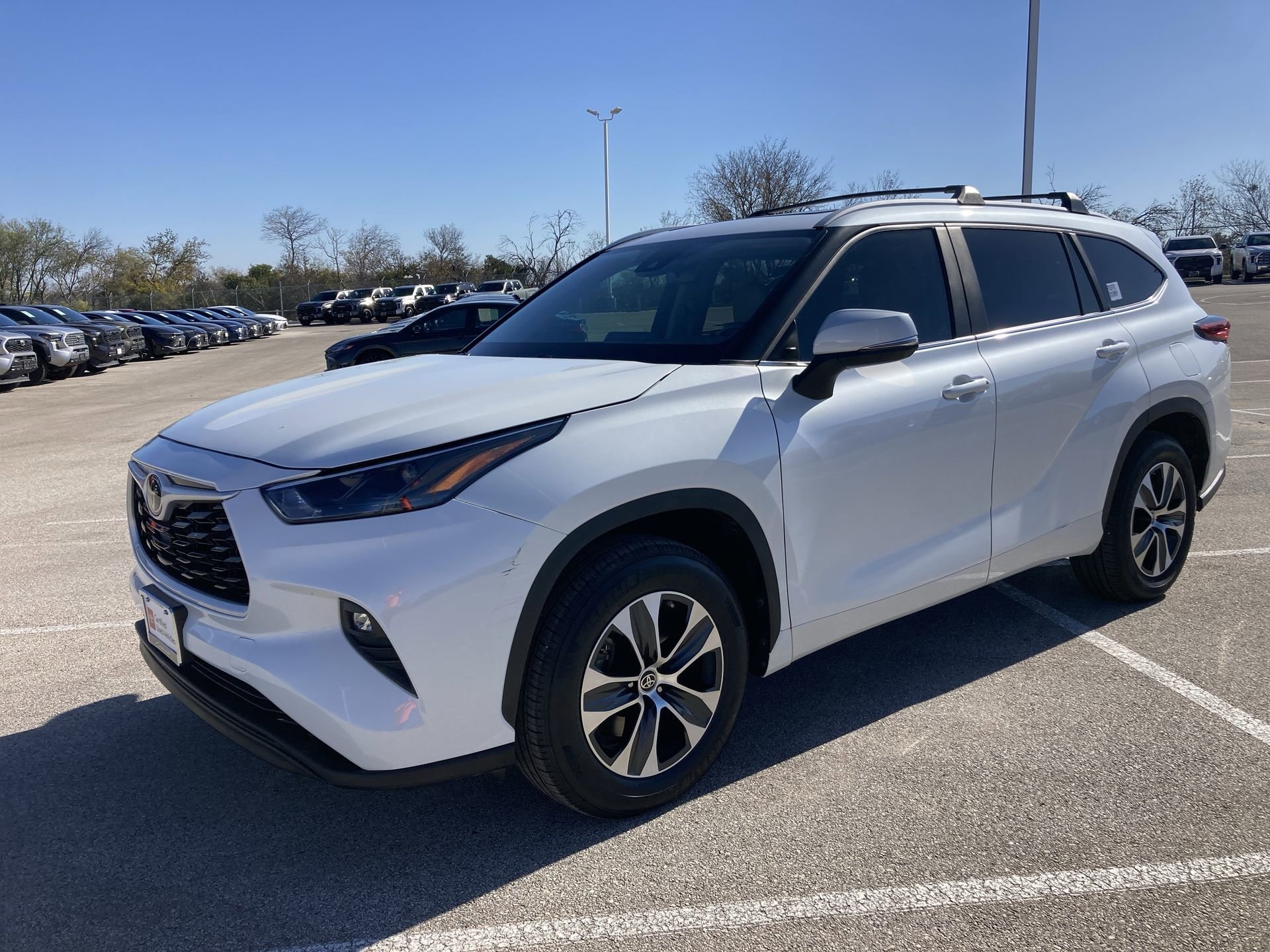 2023 Toyota Highlander XLE's photo