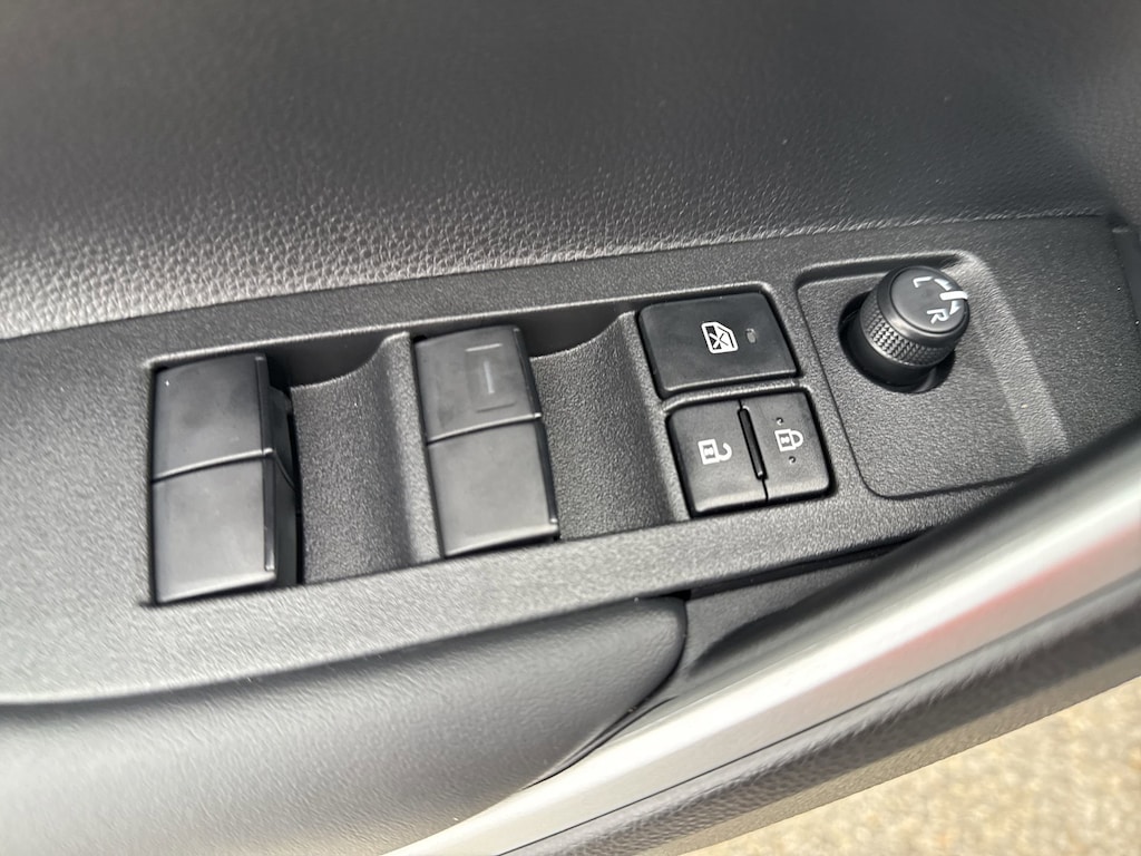 2026 Toyota Corolla Cross XLE photo 4