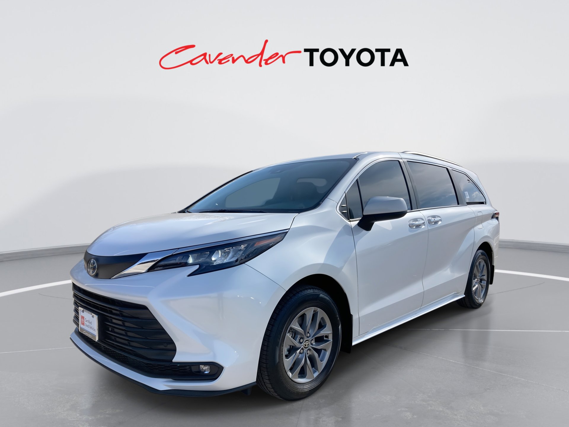2025 Toyota Sienna XLE's photo