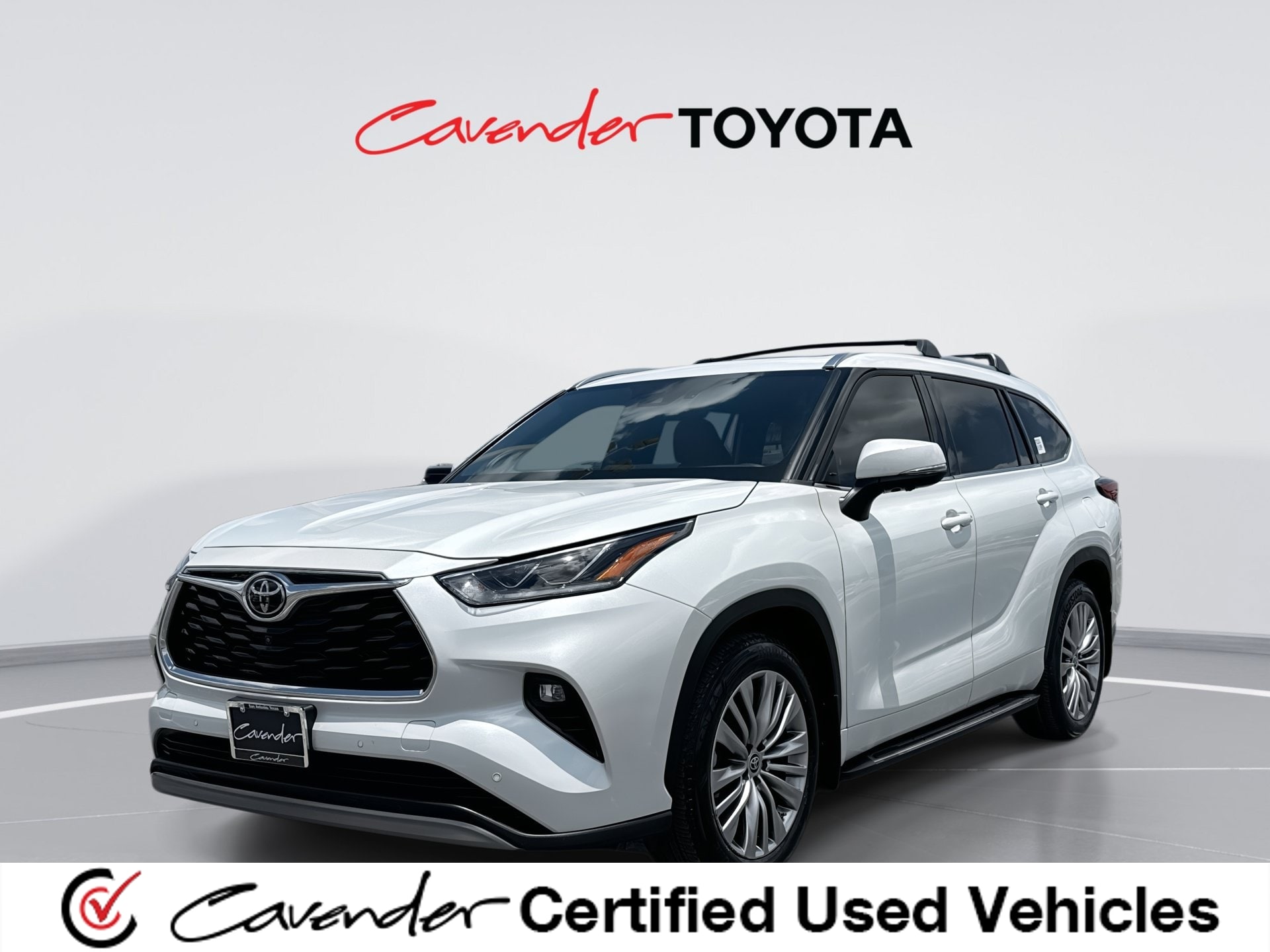 White (Wind Chill Pearl) 2023 Toyota Highlander SUV / Crossover All-Wheel Drive 8-Speed Automatic