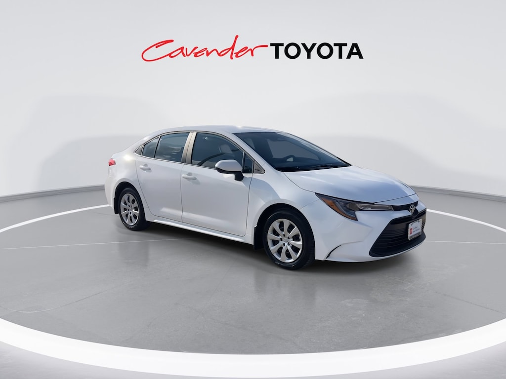 2026 Toyota Corolla LE photo 2